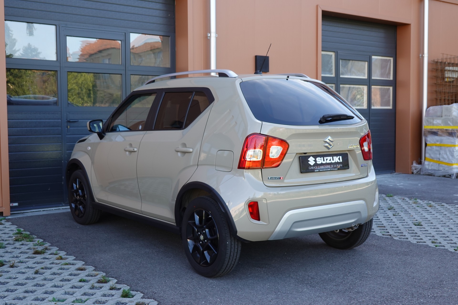 SUZUKI Ignis 1.2i Compact+ Hybrid "* CH Auto * 3 ans de G0arantie * Clim Auto * Caméra * Apple Car Play * Capteurs *"-image-9