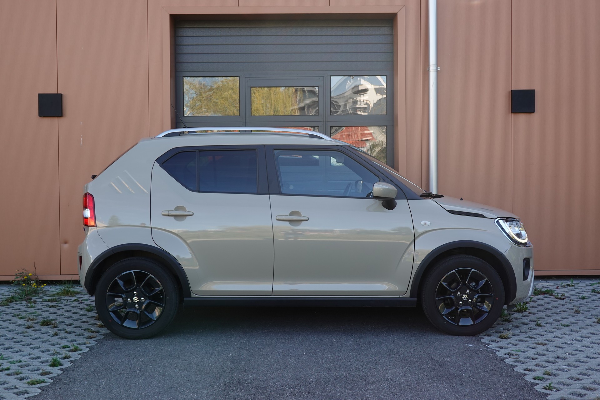 SUZUKI Ignis 1.2i Compact+ Hybrid "* CH Auto * 3 ans de G0arantie * Clim Auto * Caméra * Apple Car Play * Capteurs *"-image-3