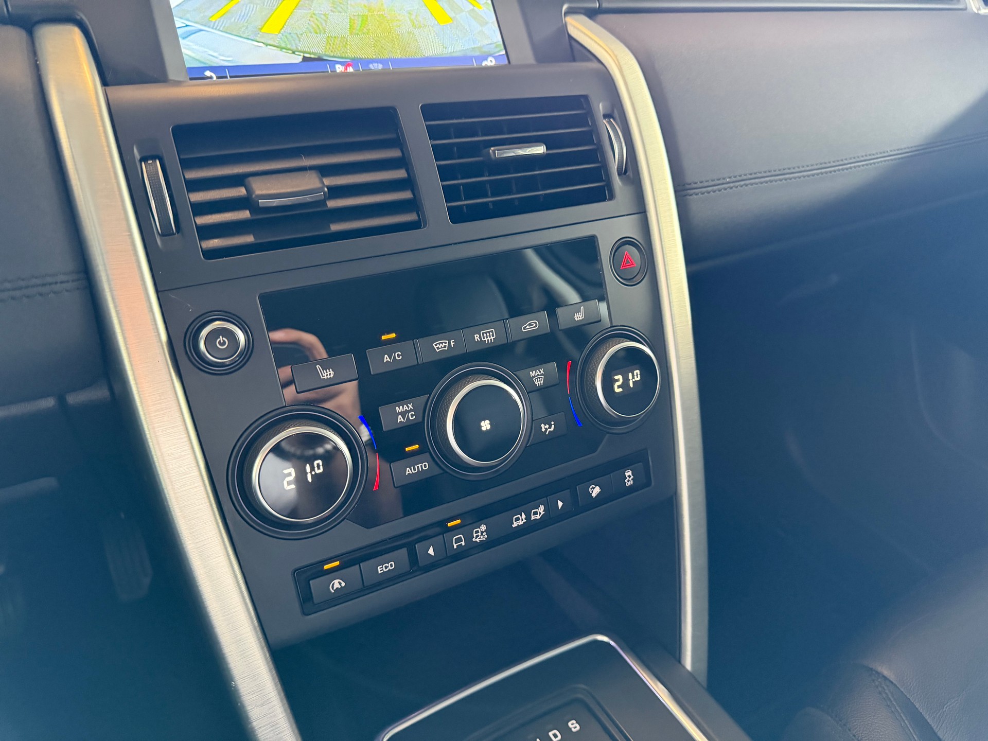 LAND ROVER Discovery Sport 2.0 Si4 HSE AT9 241 PS 4X4 * 7 PLÄTZER *-image-22