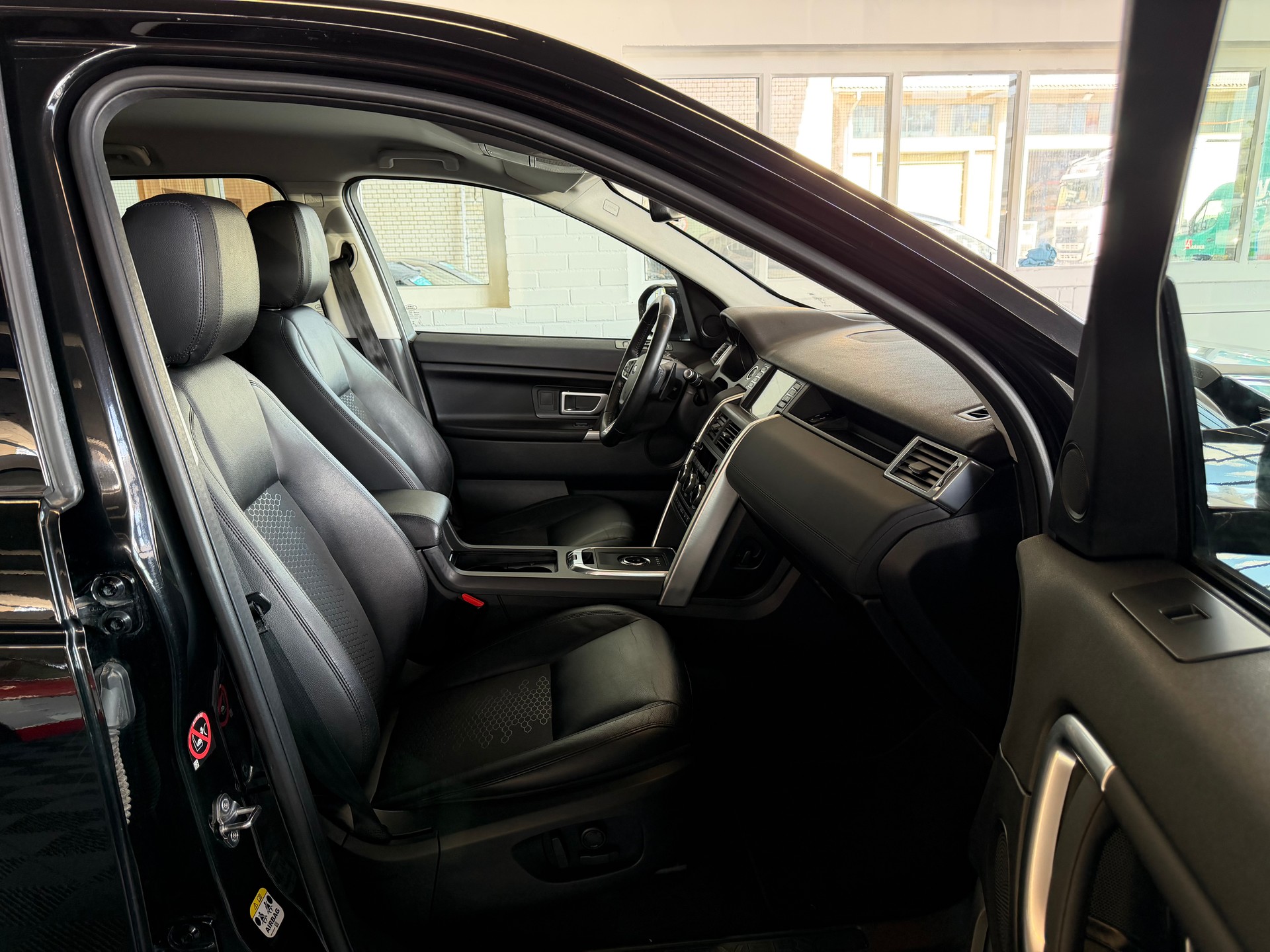 LAND ROVER Discovery Sport 2.0 Si4 HSE AT9 241 PS 4X4 * 7 PLÄTZER *-image-7