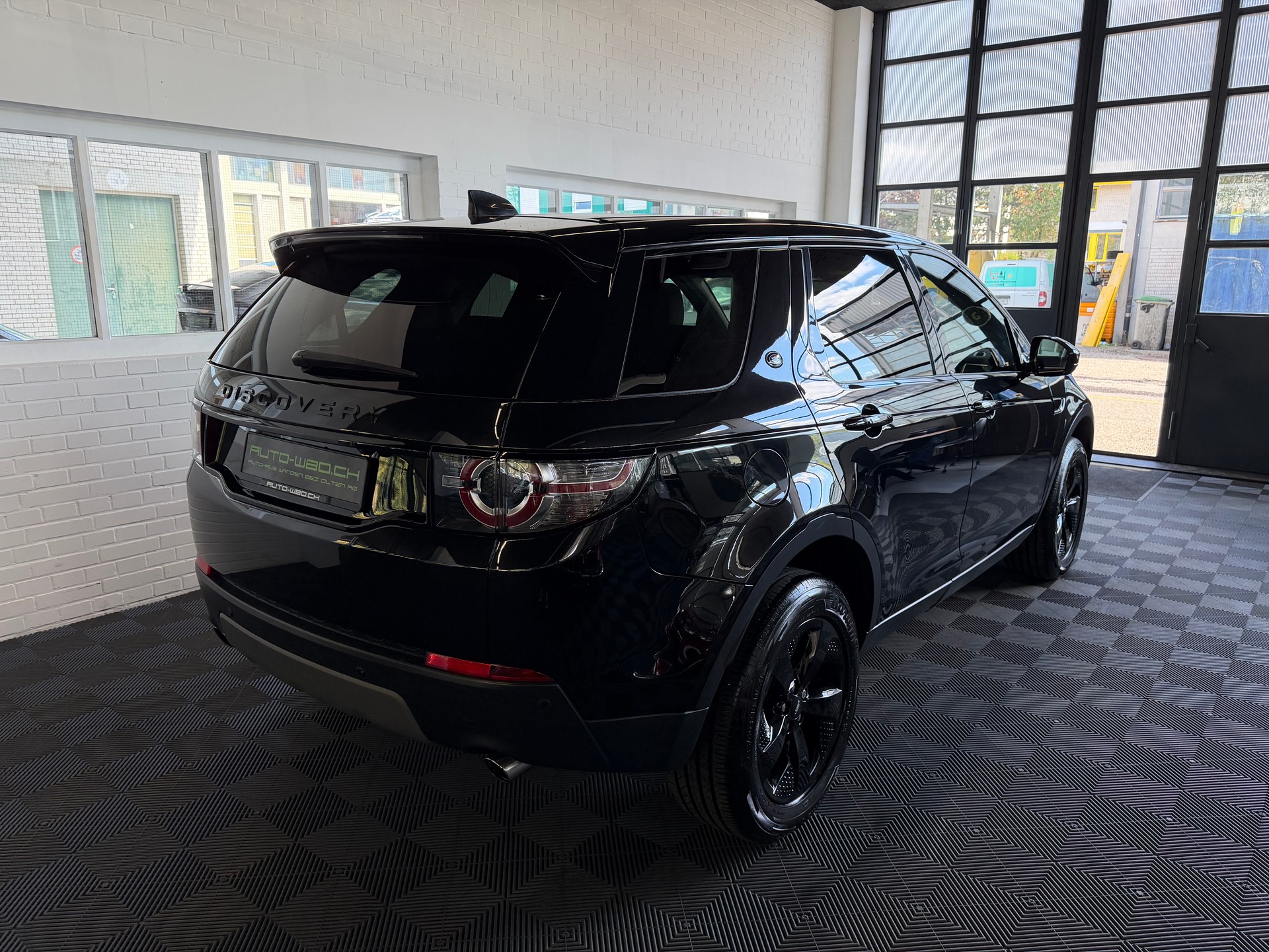LAND ROVER Discovery Sport 2.0 Si4 HSE AT9 241 PS 4X4 * 7 PLÄTZER *-image-2