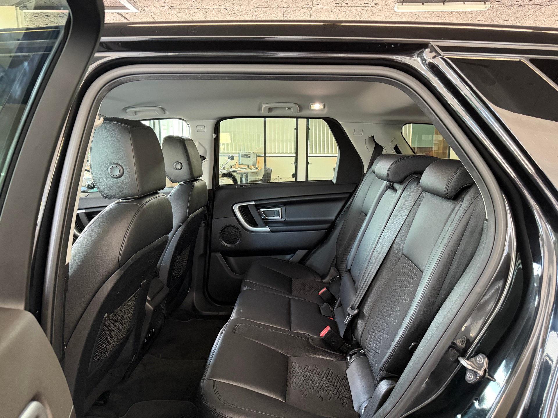 LAND ROVER Discovery Sport 2.0 Si4 HSE AT9 241 PS 4X4 * 7 PLÄTZER *-image-14