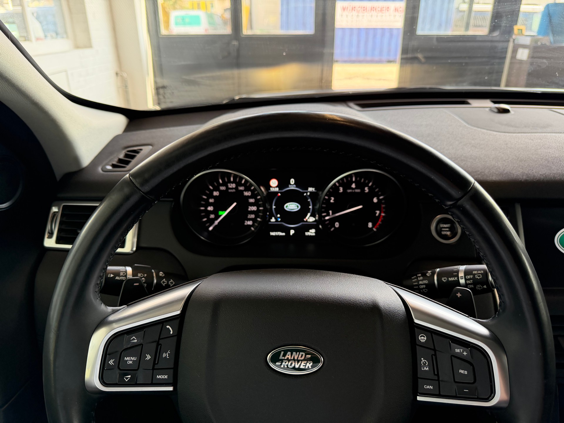 LAND ROVER Discovery Sport 2.0 Si4 HSE AT9 241 PS 4X4 * 7 PLÄTZER *-image-19