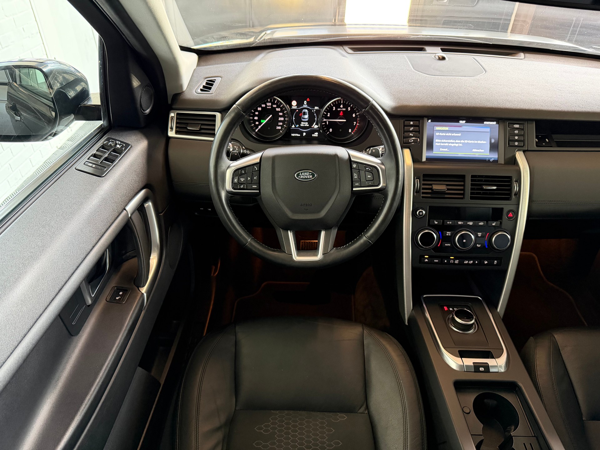 LAND ROVER Discovery Sport 2.0 Si4 HSE AT9 241 PS 4X4 * 7 PLÄTZER *-image-18