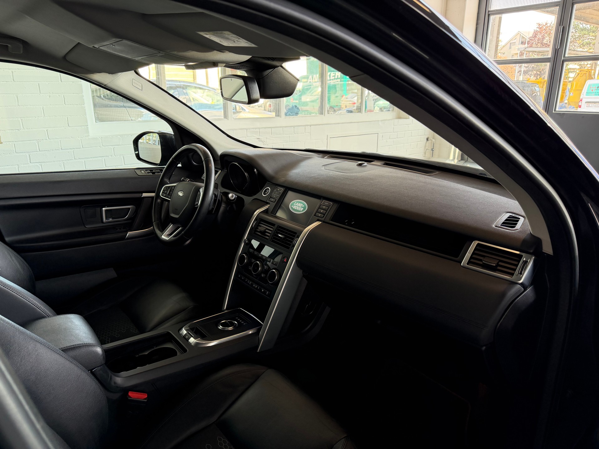 LAND ROVER Discovery Sport 2.0 Si4 HSE AT9 241 PS 4X4 * 7 PLÄTZER *-image-9