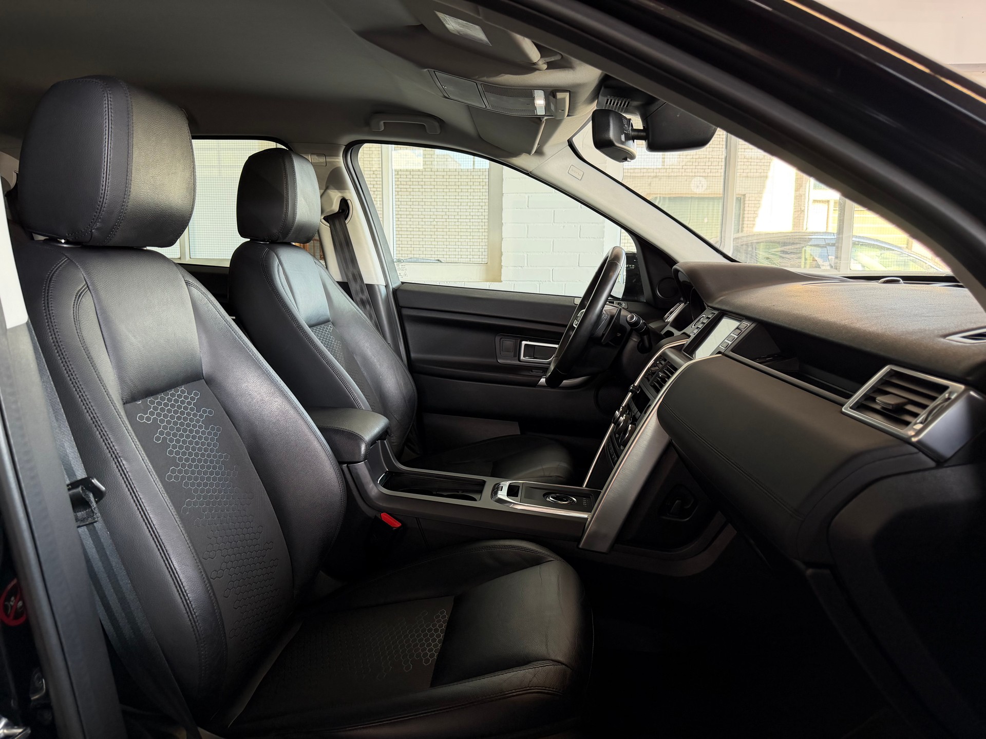 LAND ROVER Discovery Sport 2.0 Si4 HSE AT9 241 PS 4X4 * 7 PLÄTZER *-image-8