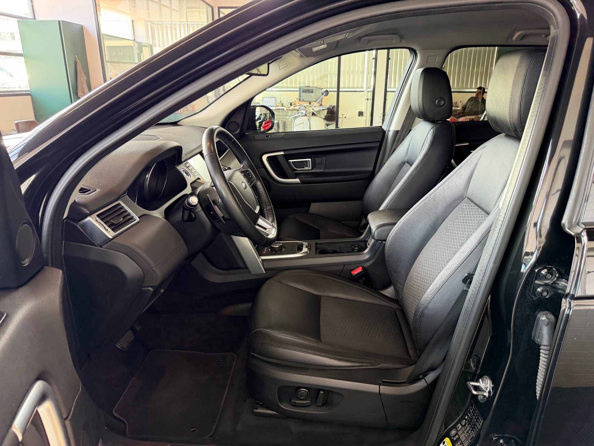 LAND ROVER Discovery Sport 2.0 Si4 HSE AT9 241 PS 4X4 * 7 PLÄTZER *-image-15