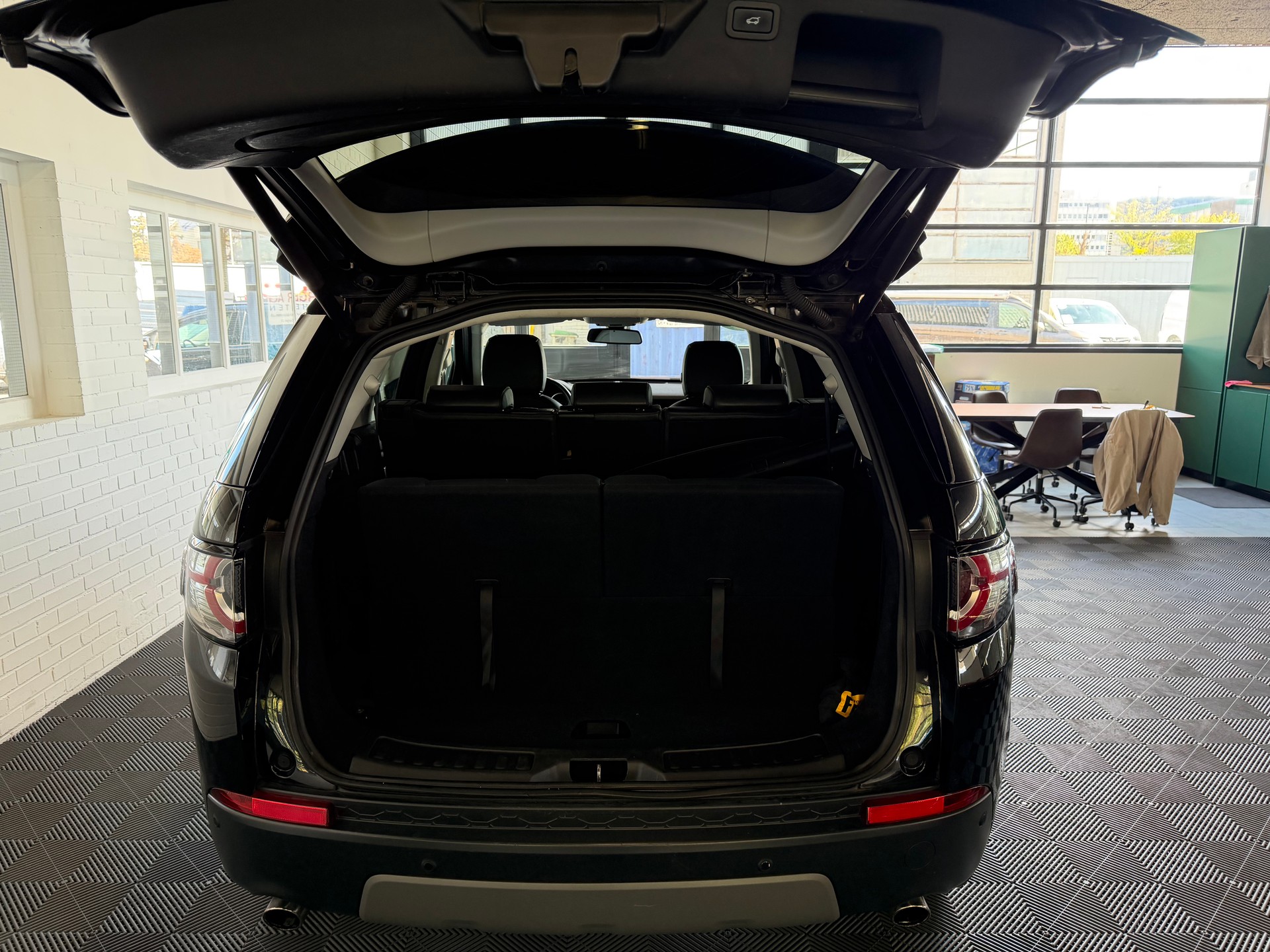 LAND ROVER Discovery Sport 2.0 Si4 HSE AT9 241 PS 4X4 * 7 PLÄTZER *-image-13