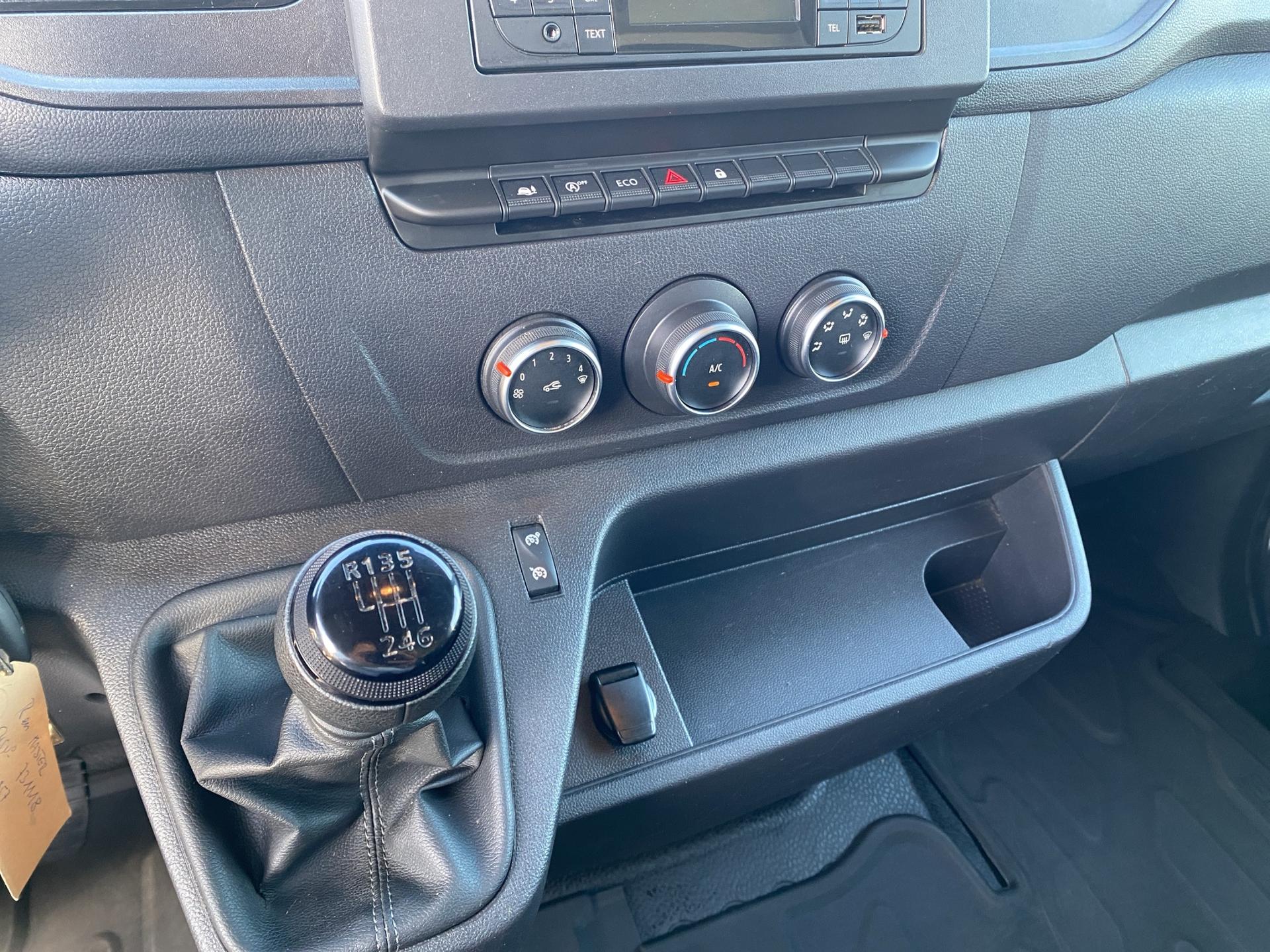 RENAULT Master T35 dCi145 L3-image-9