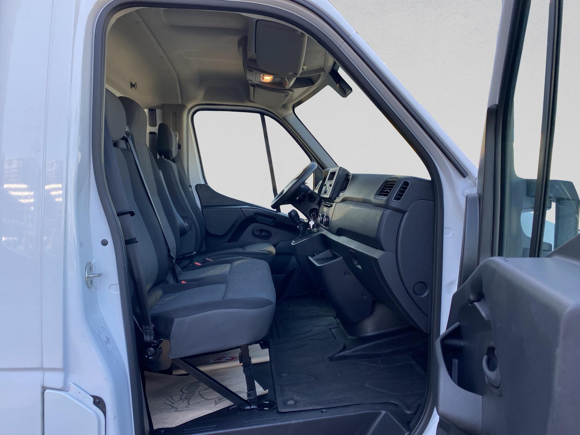 RENAULT Master T35 dCi145 L3-image-13