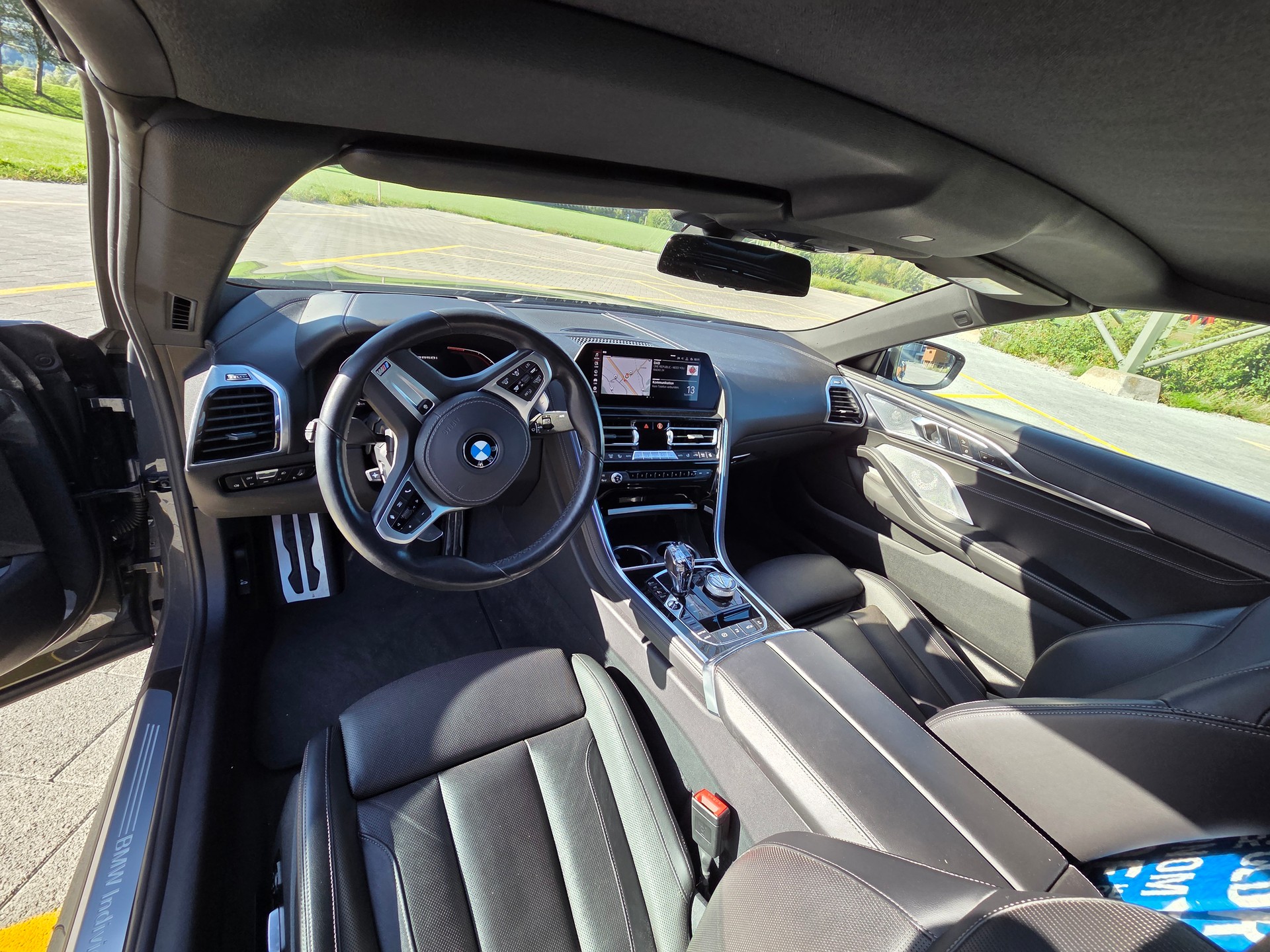 BMW M850i xDrive-image-4