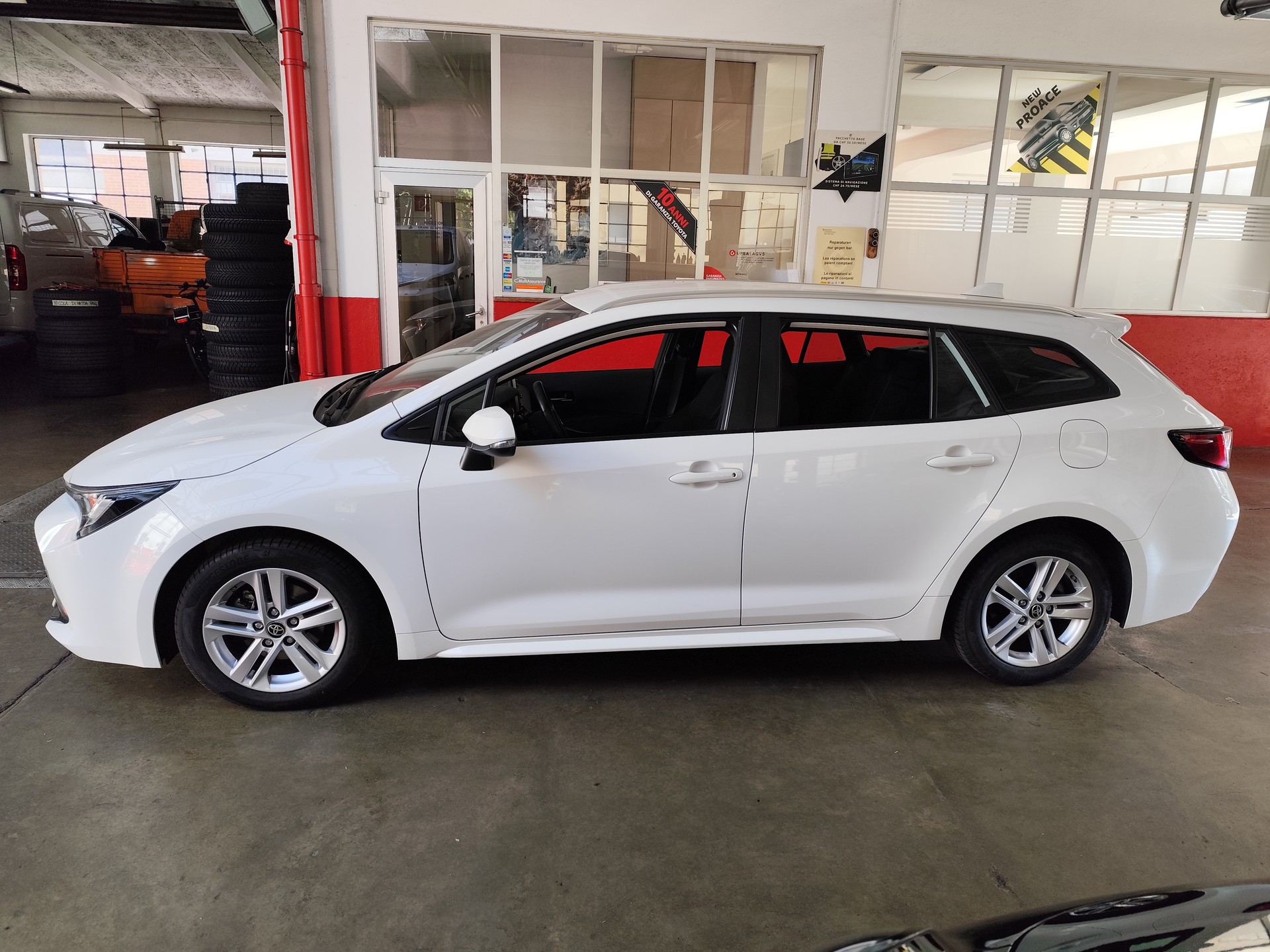 TOYOTA Corolla Touring Sports 1.8 HSD Trend e-CVT-image-2