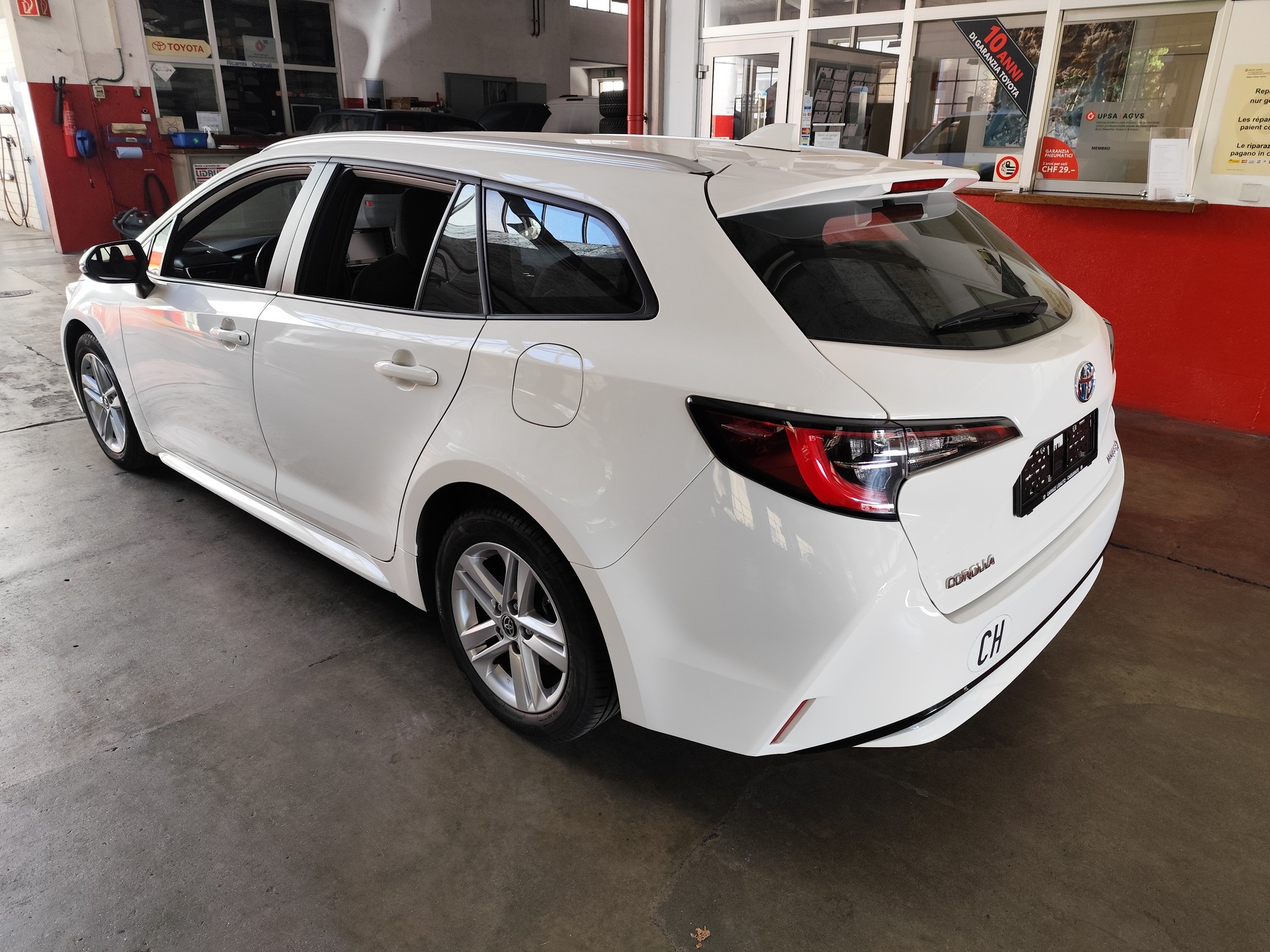 TOYOTA Corolla Touring Sports 1.8 HSD Trend e-CVT-image-3