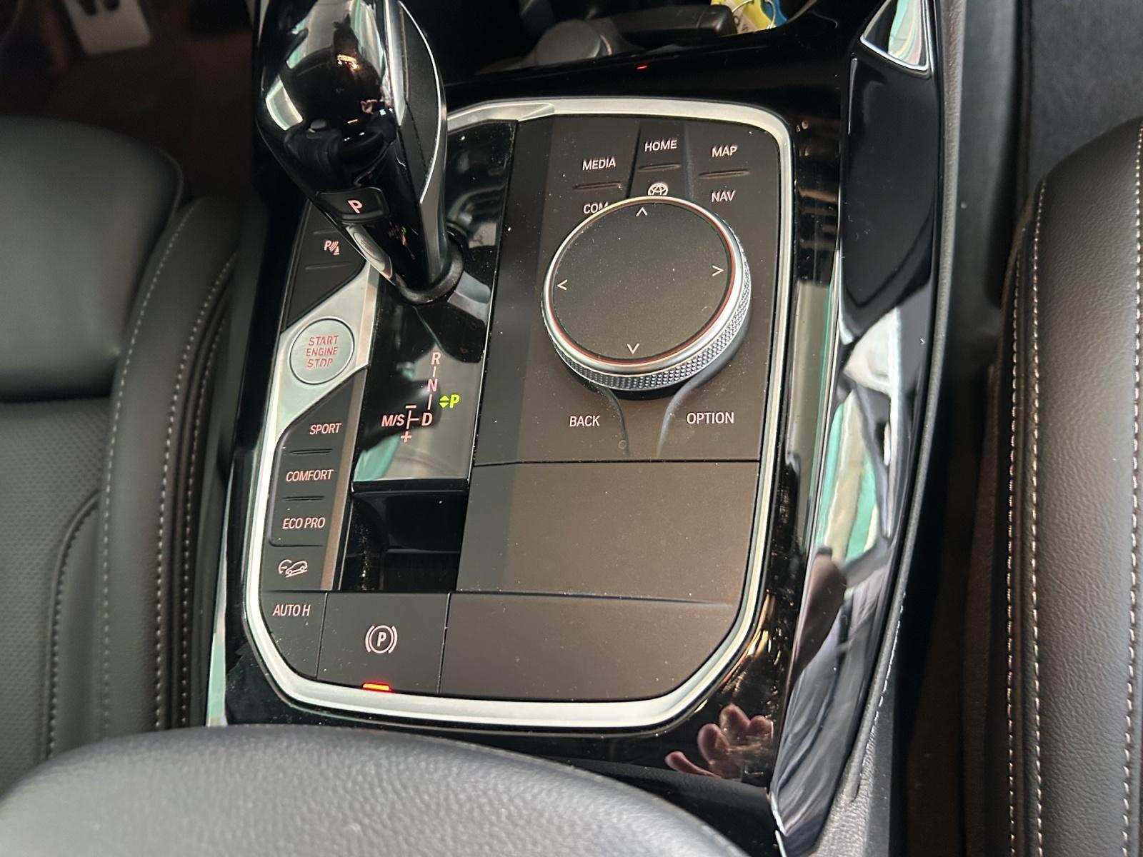BMW X4 20i xDrive-image-12