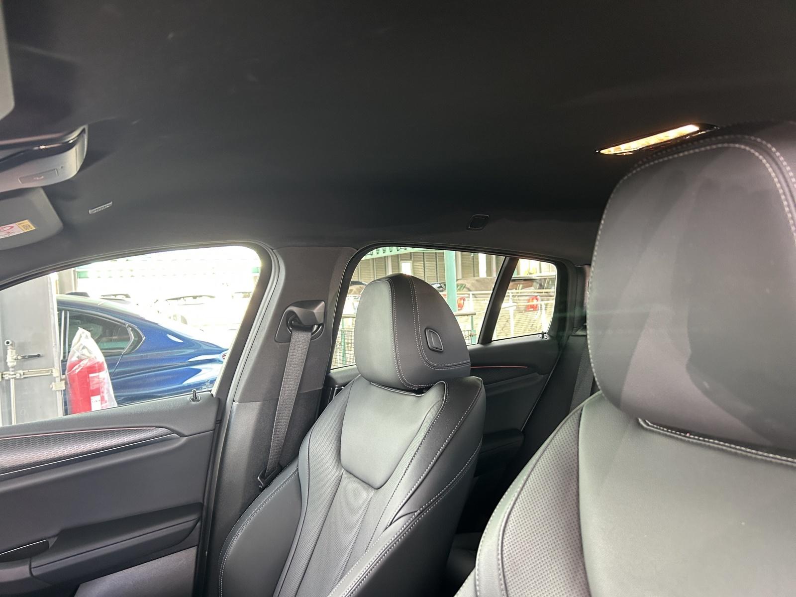 BMW X4 20i xDrive-image-13