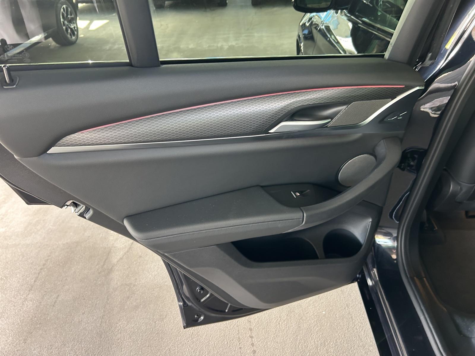 BMW X4 20i xDrive-image-25