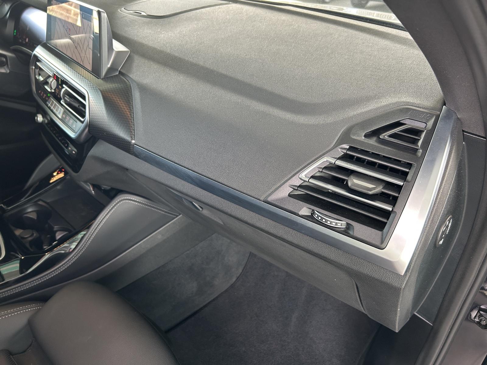 BMW X4 20i xDrive-image-19