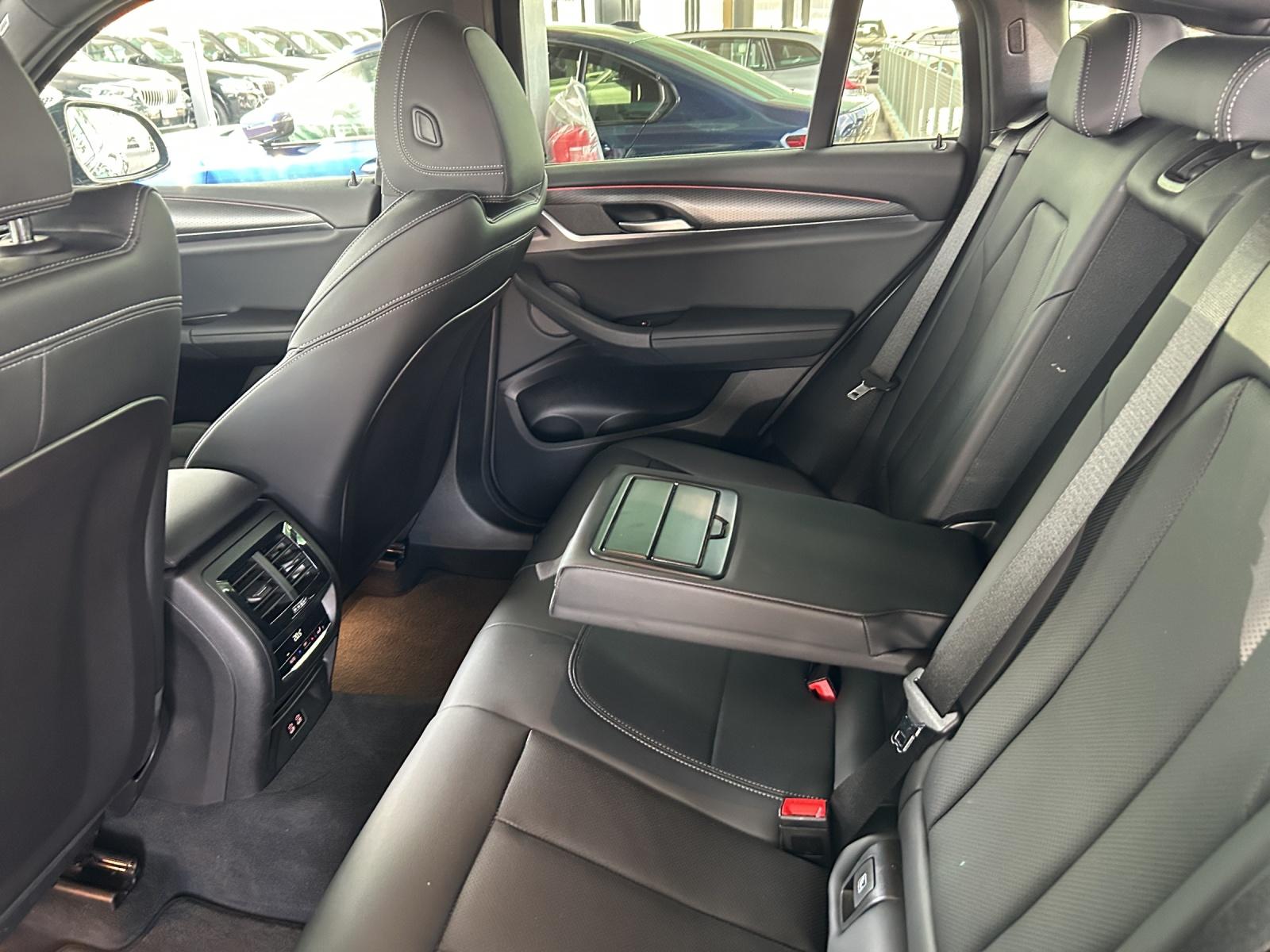 BMW X4 20i xDrive-image-24