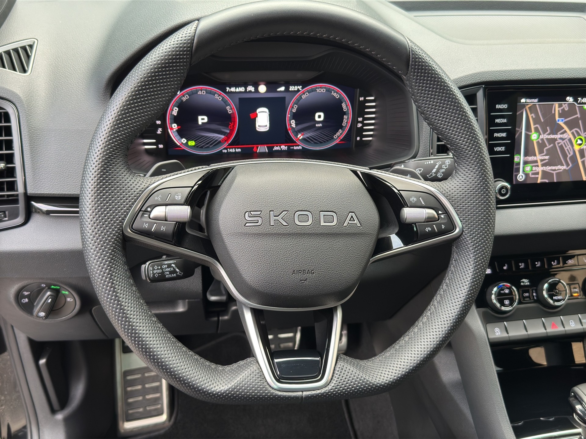 SKODA Karoq 1.5TSI Sport Line Aut. Panorama-Schiebedach-image-14