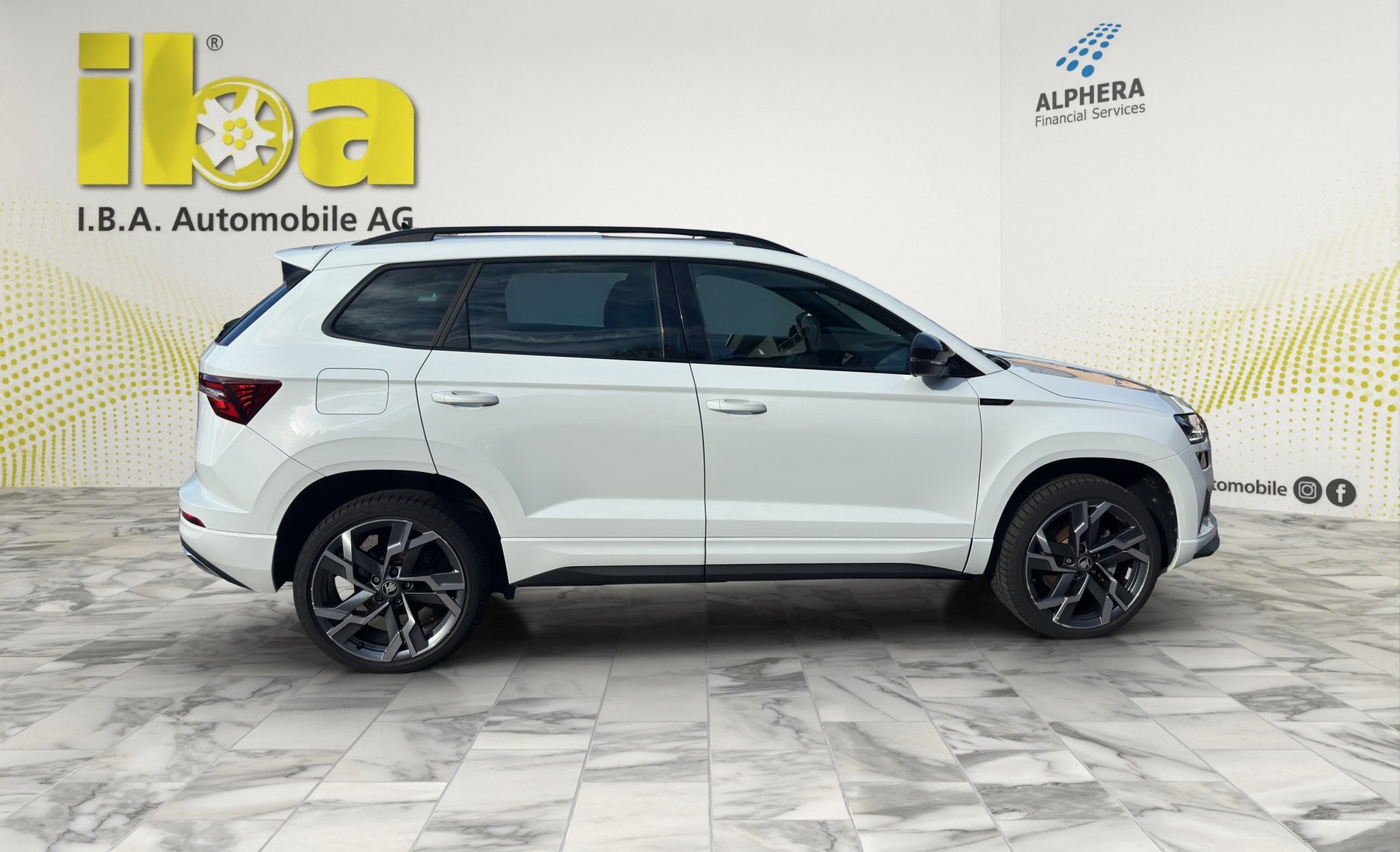 SKODA Karoq 1.5TSI Sport Line Aut. Panorama-Schiebedach-image-5