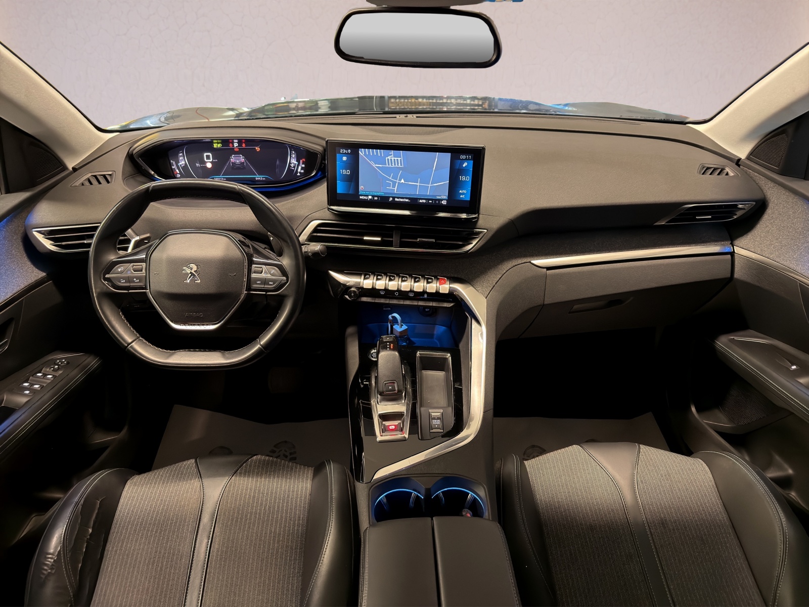 PEUGEOT 3008 1.5 BlueHDi Allure Pack EAT8-image-3