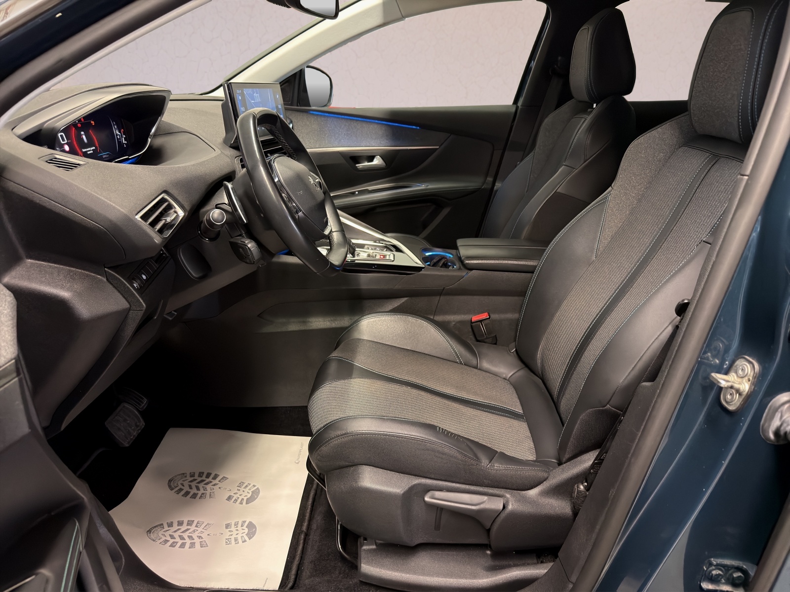 PEUGEOT 3008 1.5 BlueHDi Allure Pack EAT8-image-6