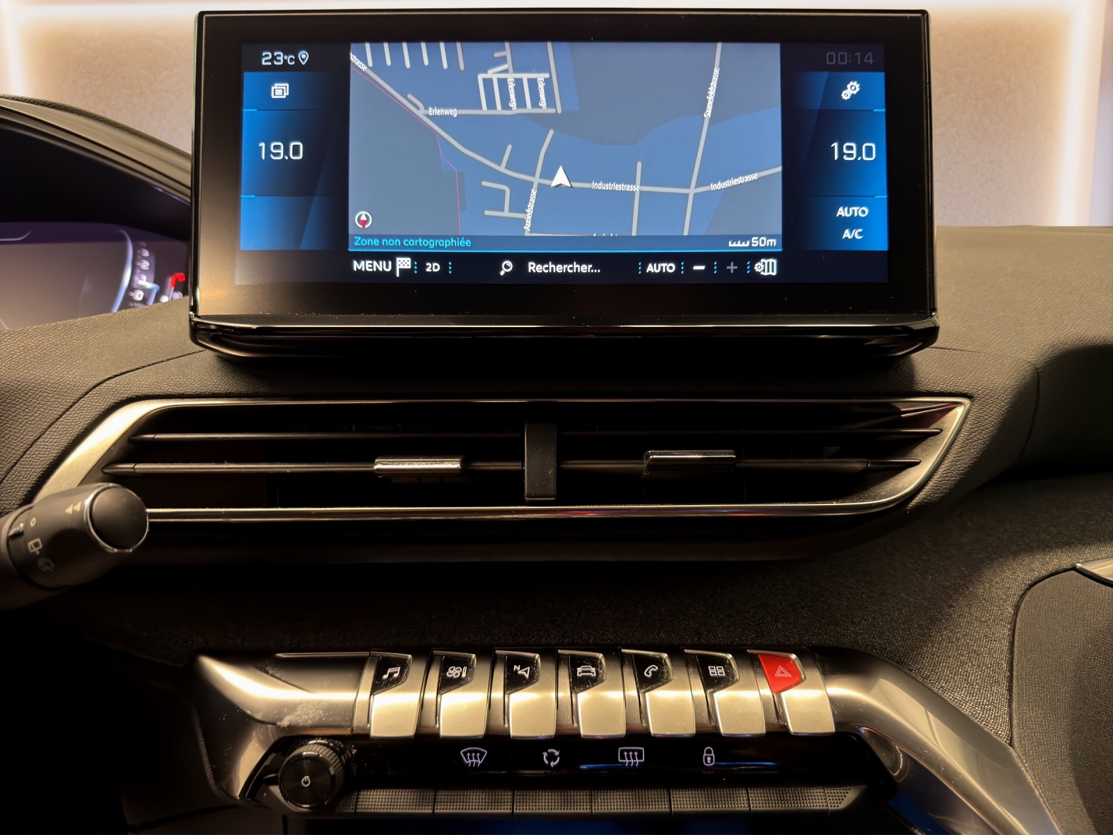 PEUGEOT 3008 1.5 BlueHDi Allure Pack EAT8-image-13