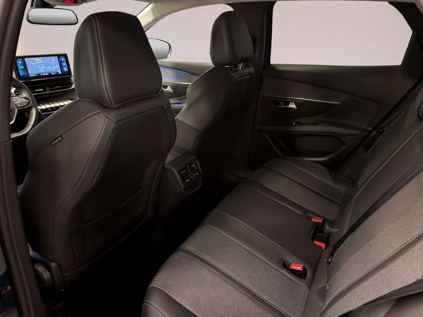 PEUGEOT 3008 1.5 BlueHDi Allure Pack EAT8-image-8