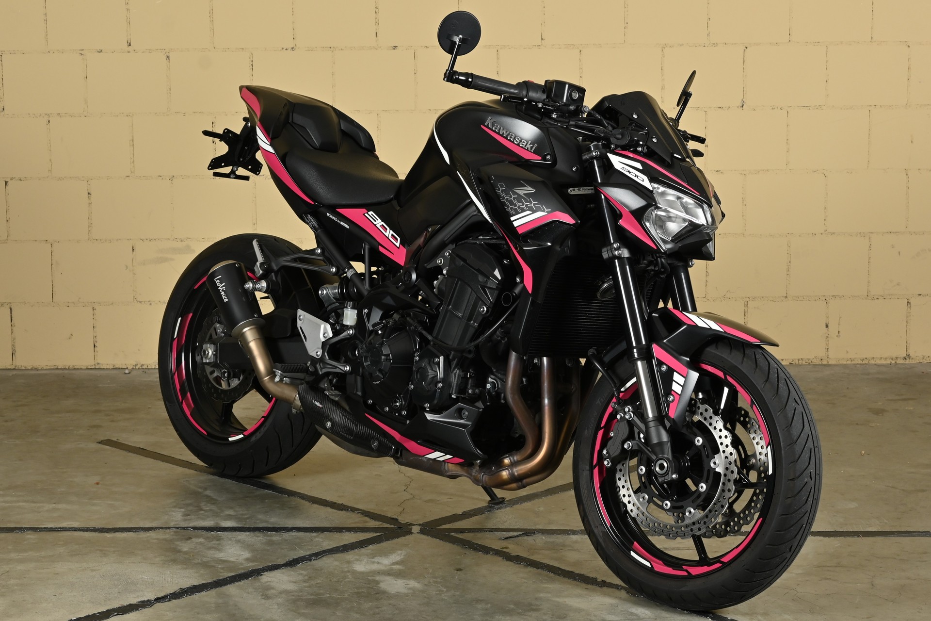 KAWASAKI Z 900-showroom-element-1