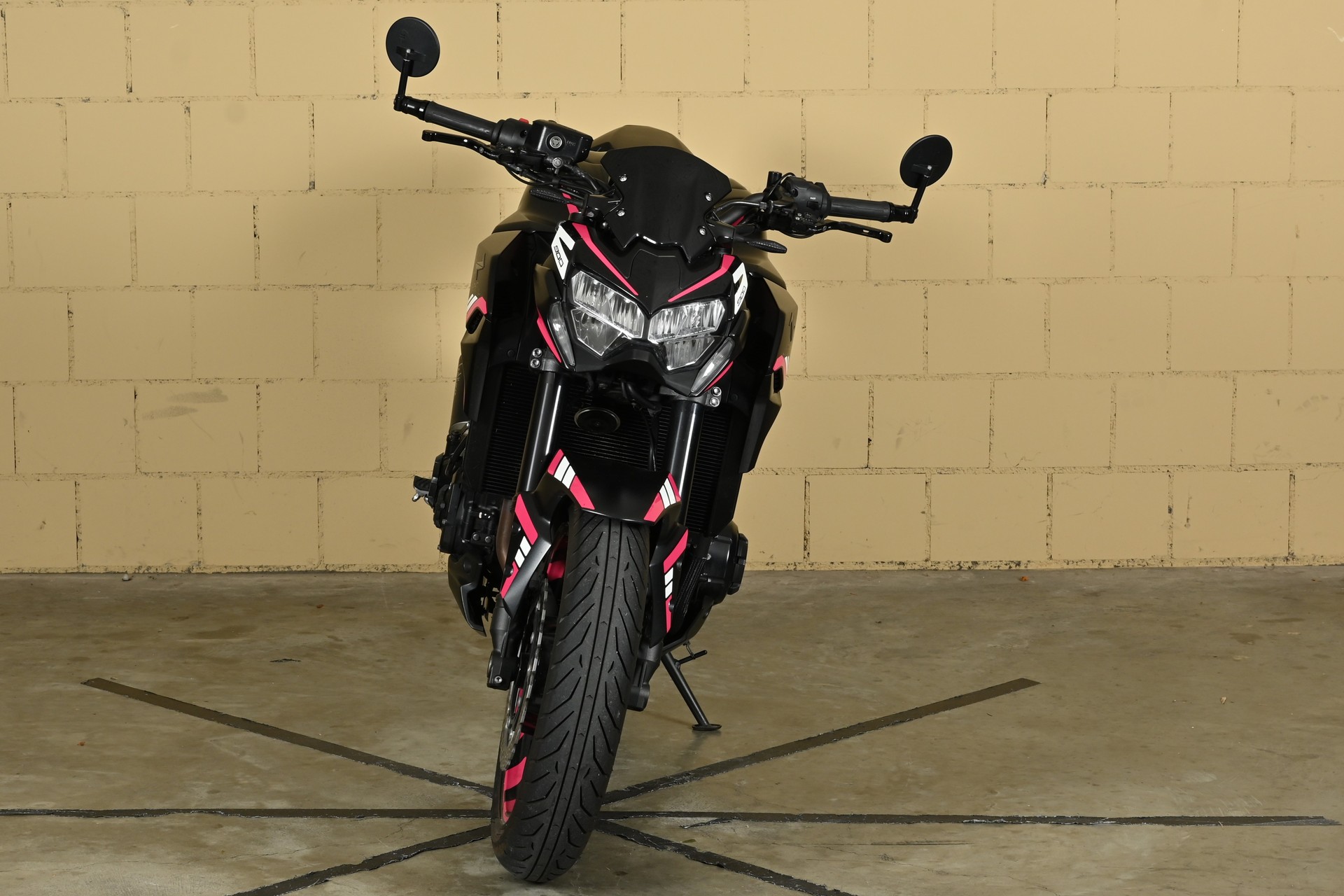 KAWASAKI Z 900-showroom-element-2