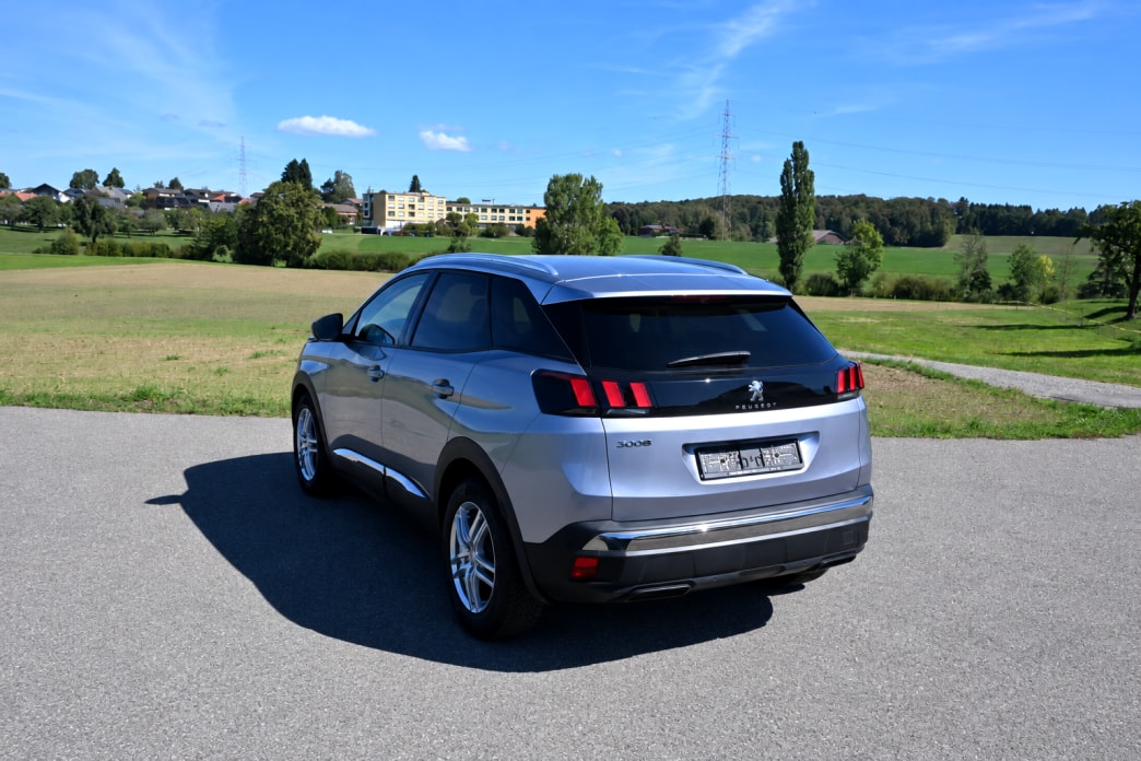PEUGEOT 3008 1.2 PureTech Allure EAT-image-3