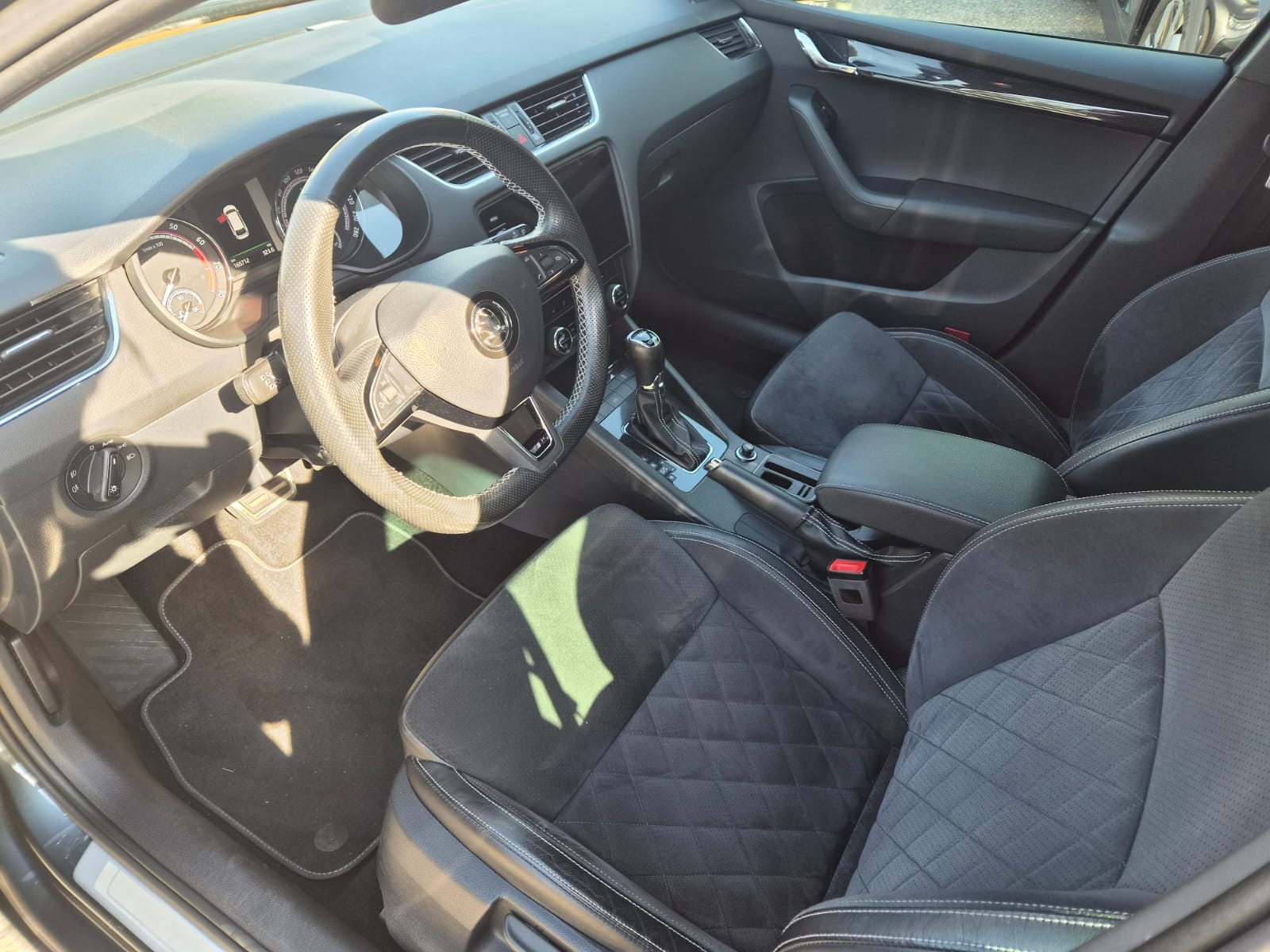 SKODA Octavia Combi 2.0 TSI RS DSG-image-14