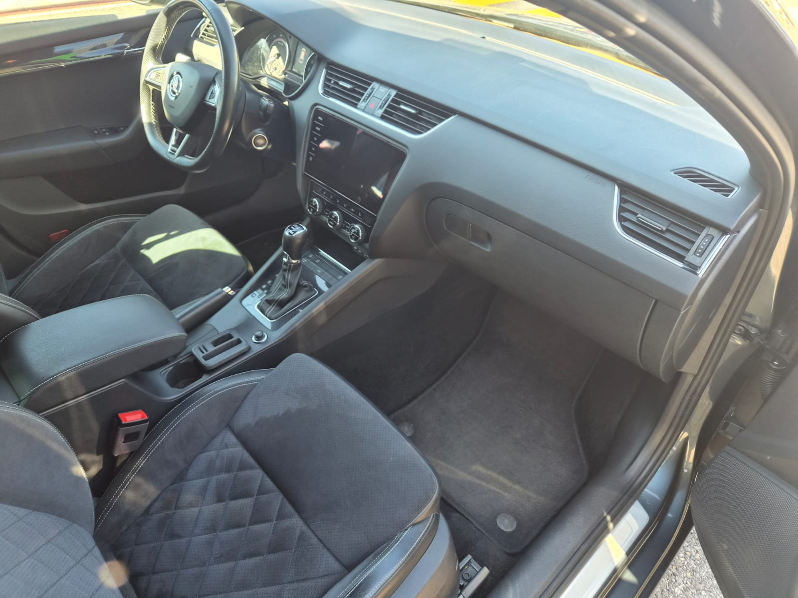 SKODA Octavia Combi 2.0 TSI RS DSG-image-13