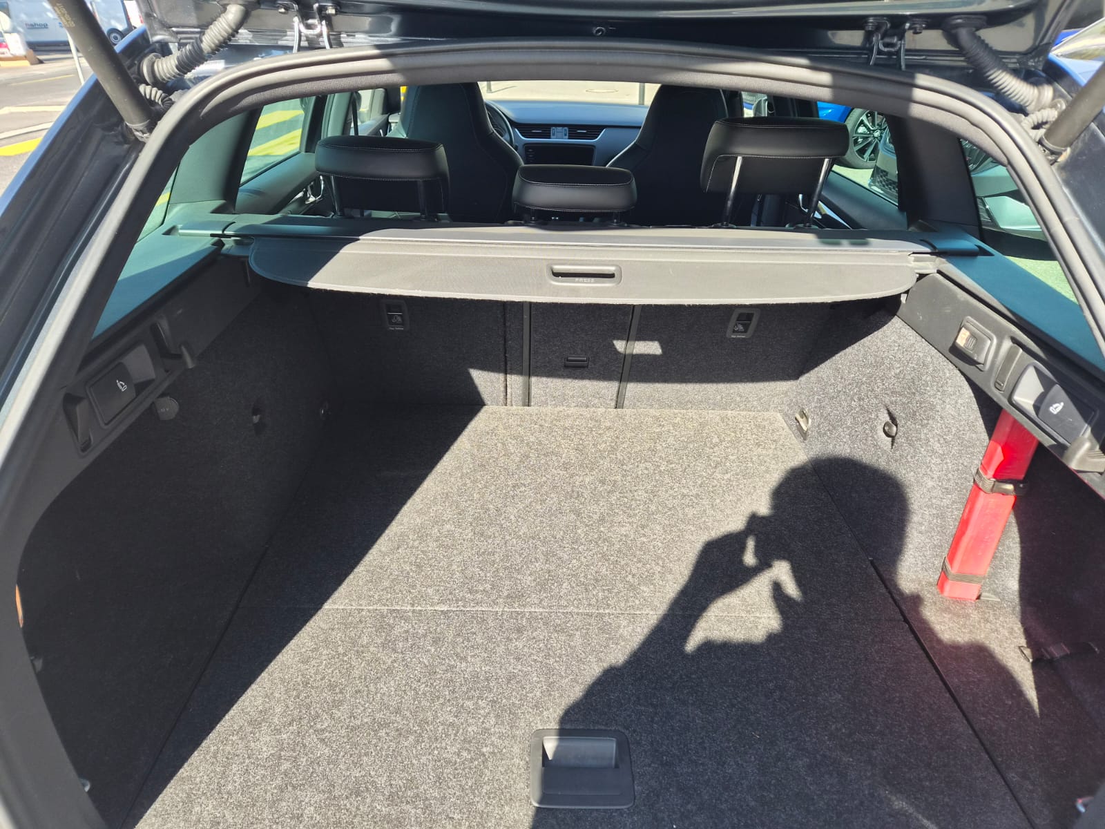 SKODA Octavia Combi 2.0 TSI RS DSG-image-9
