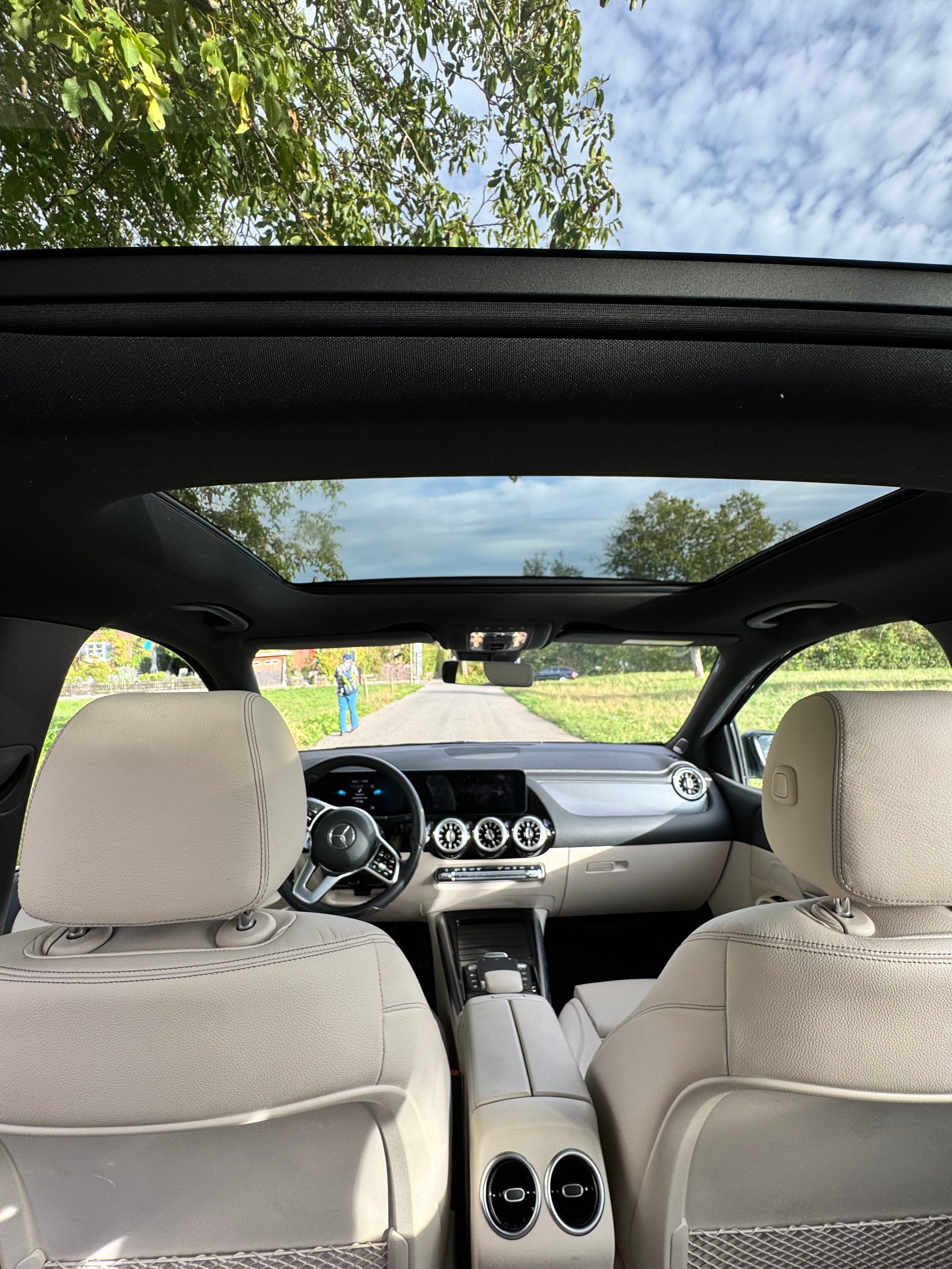 MERCEDES-BENZ B 220 d AMG Line 4matic-image-4