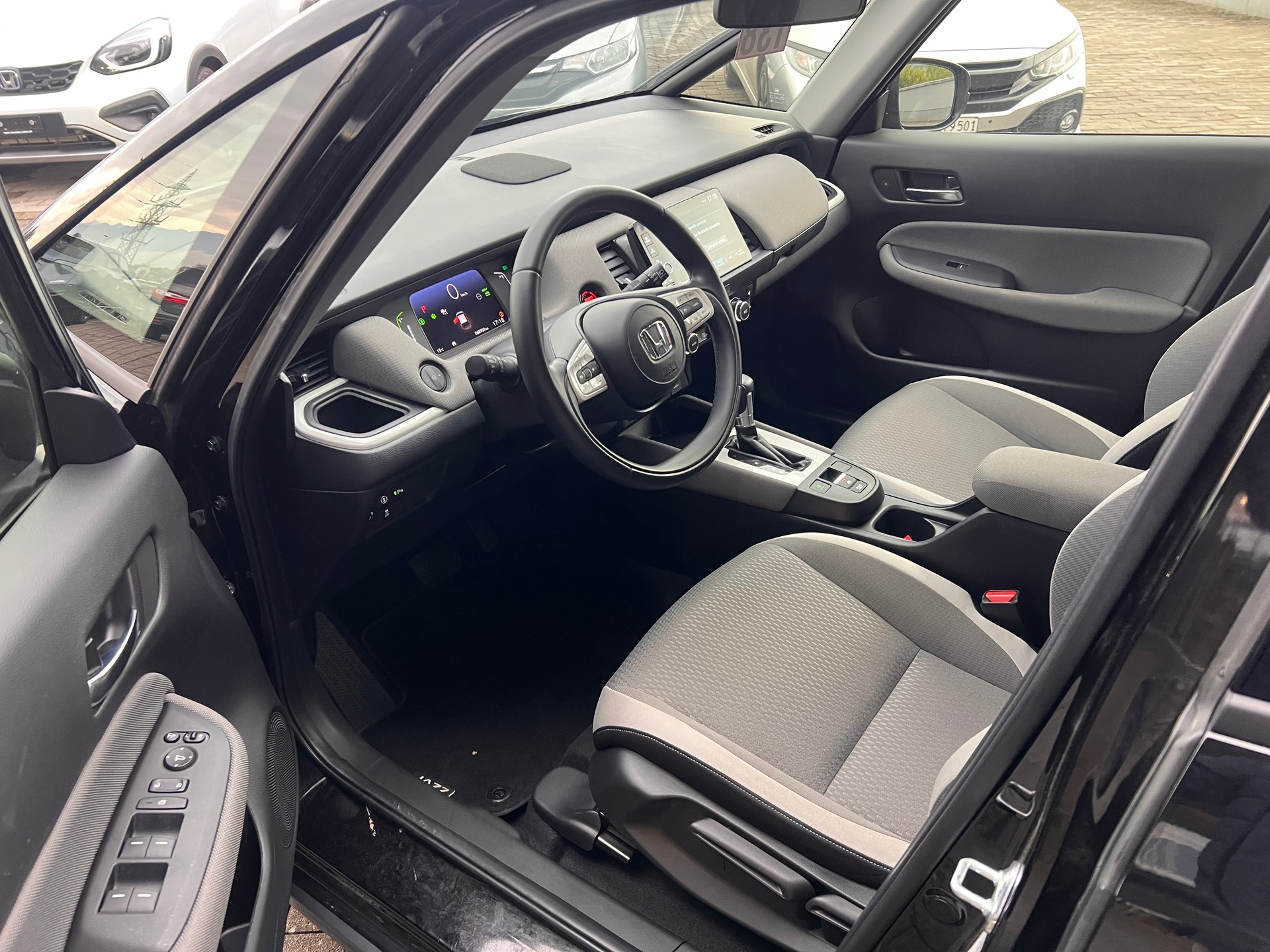 HONDA Jazz 1.5i-MMD Crosstar Executive-image-8