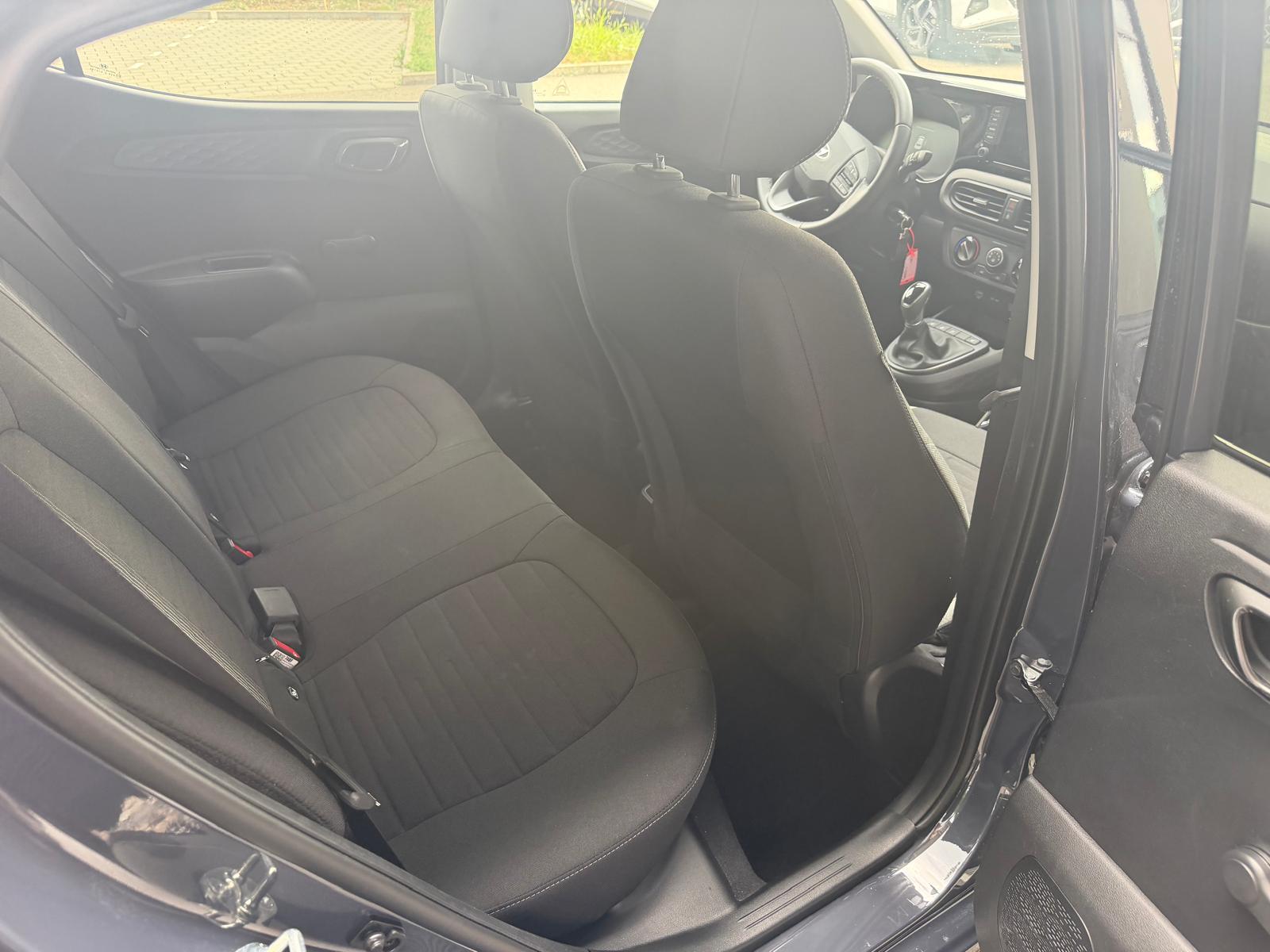 HYUNDAI i10 1.2 Amplia Aut.-image-9
