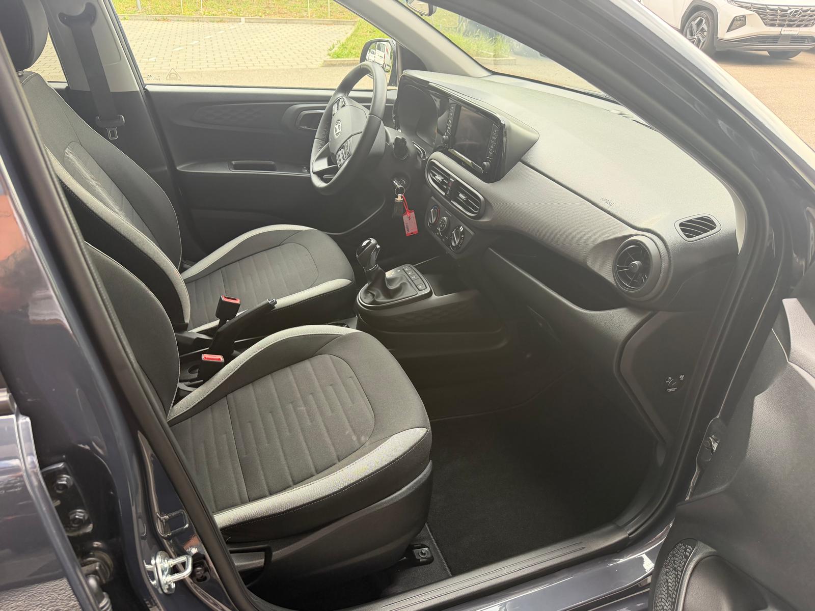 HYUNDAI i10 1.2 Amplia Aut.-image-10
