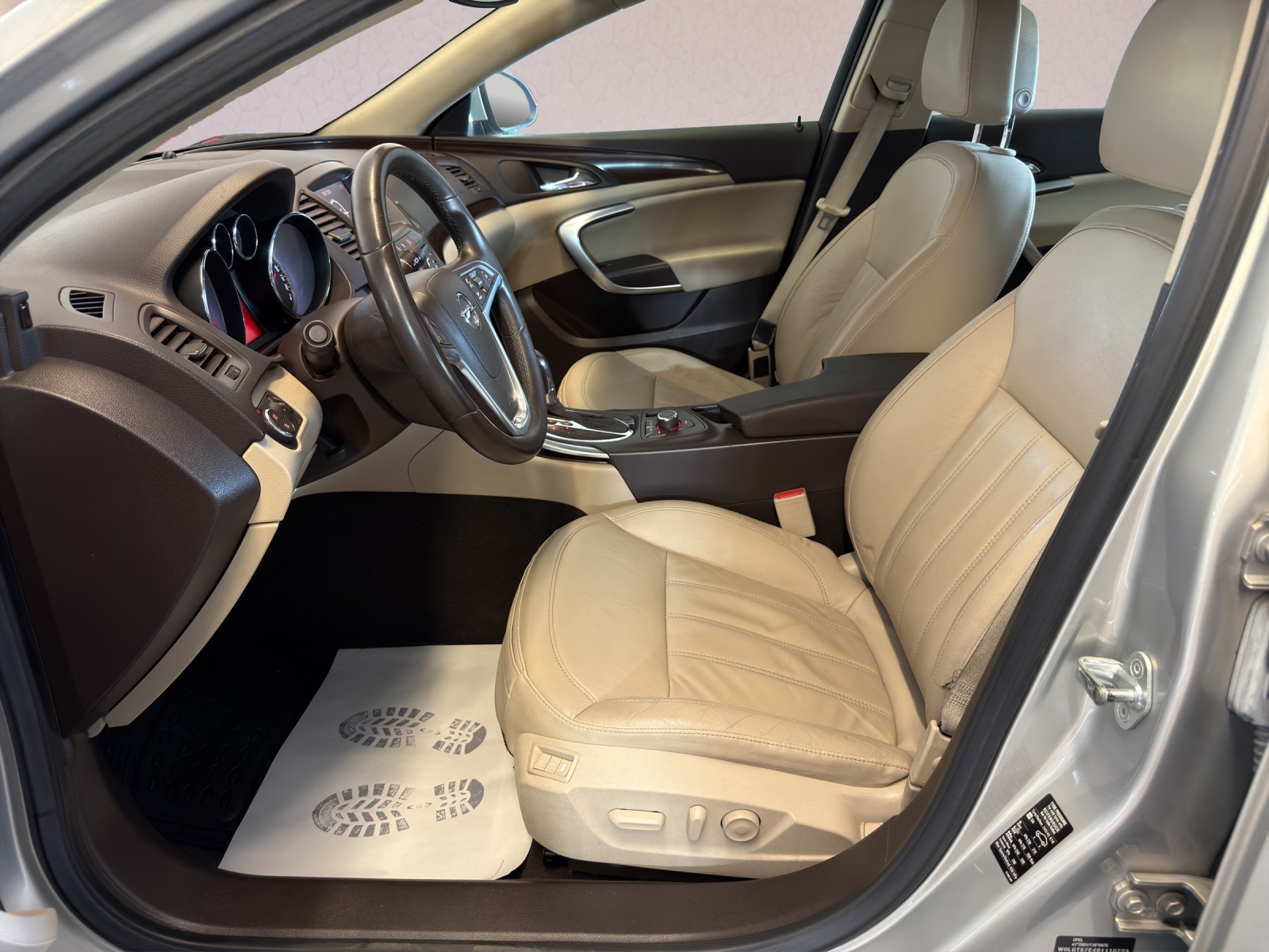 OPEL Insignia 2.0 Turbo Edition 4WD Automatic-image-11