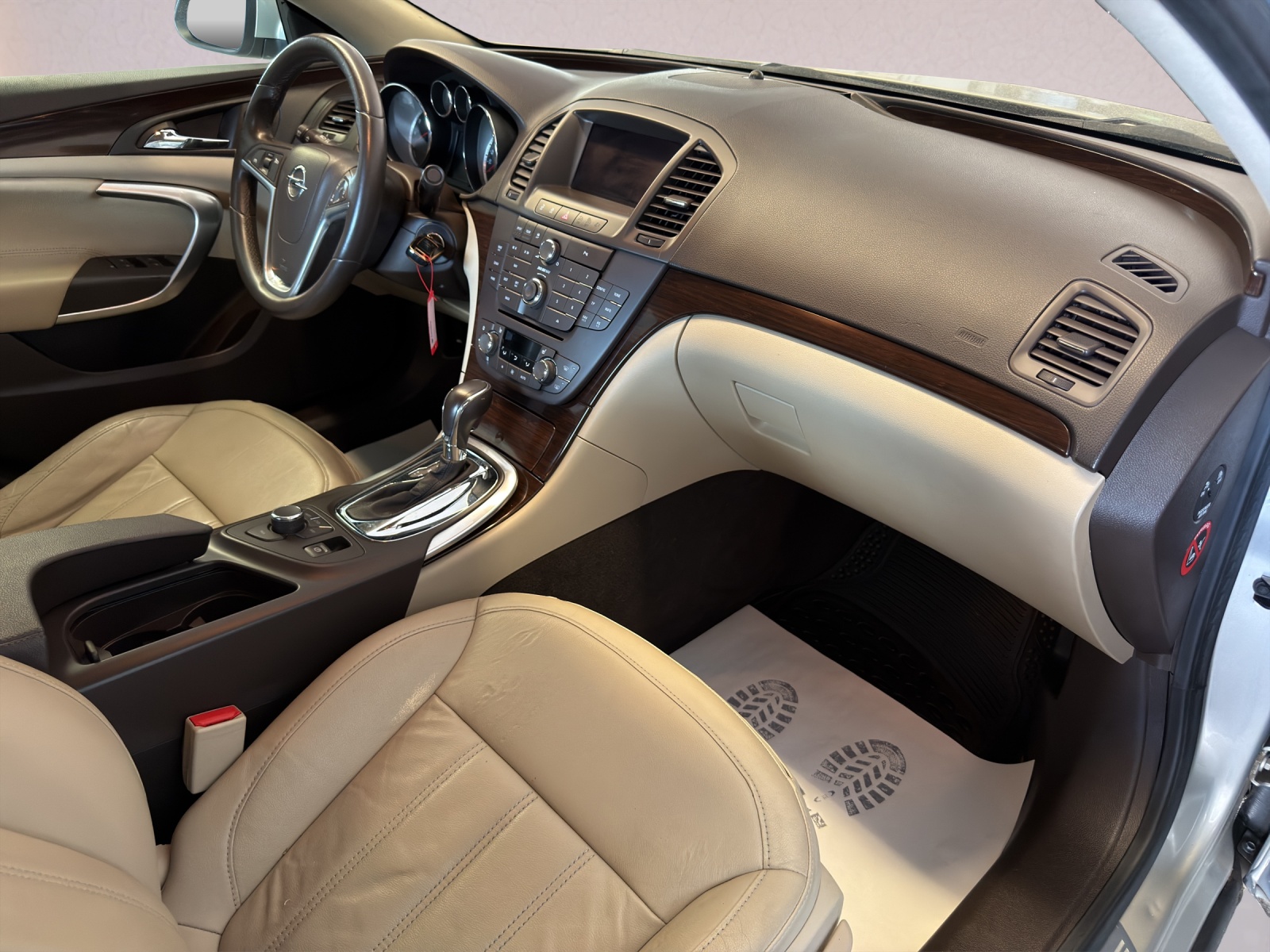 OPEL Insignia 2.0 Turbo Edition 4WD Automatic-image-12