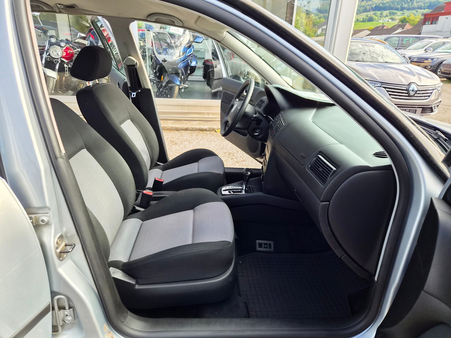 VW Golf 1.6 Ocean Automatic-image-9