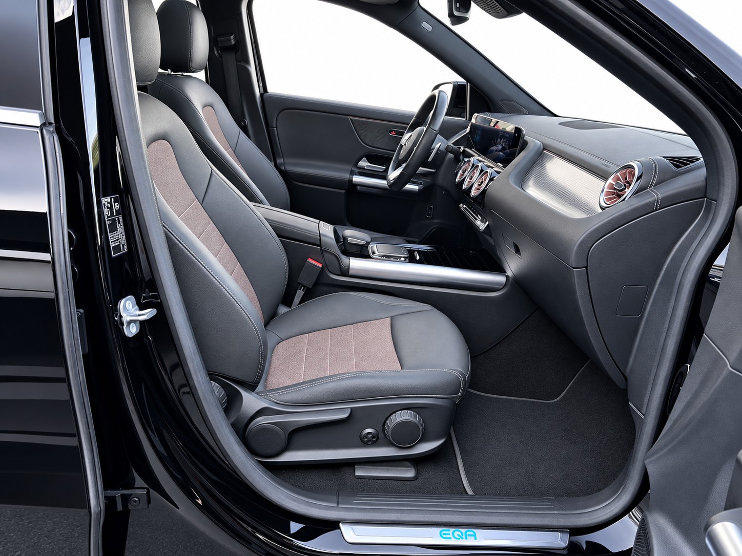 MERCEDES-BENZ EQA 250 Electric Art Line-image-9