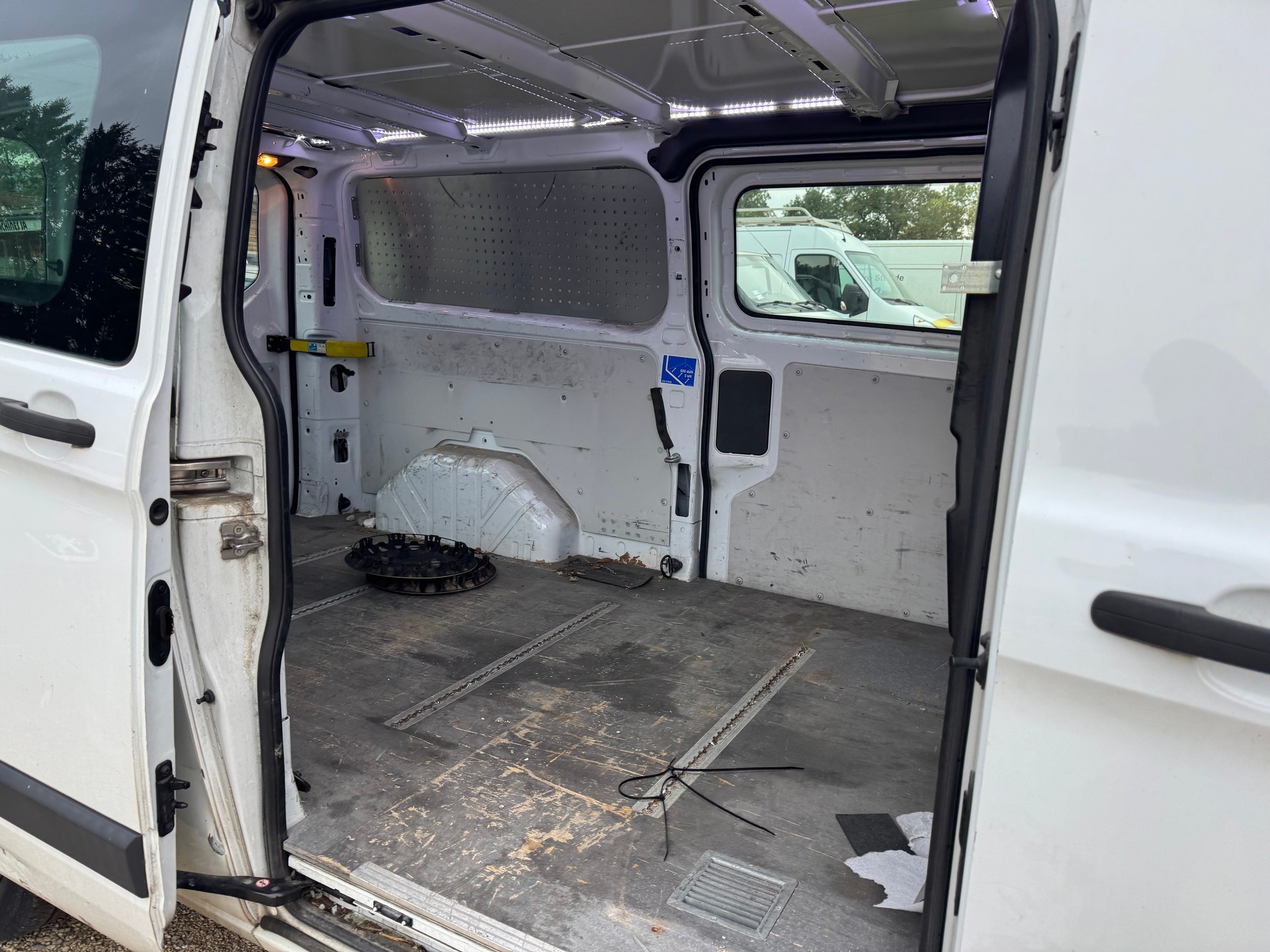 FORD Transit Custom Van 310 L2H1 Trend-image-8