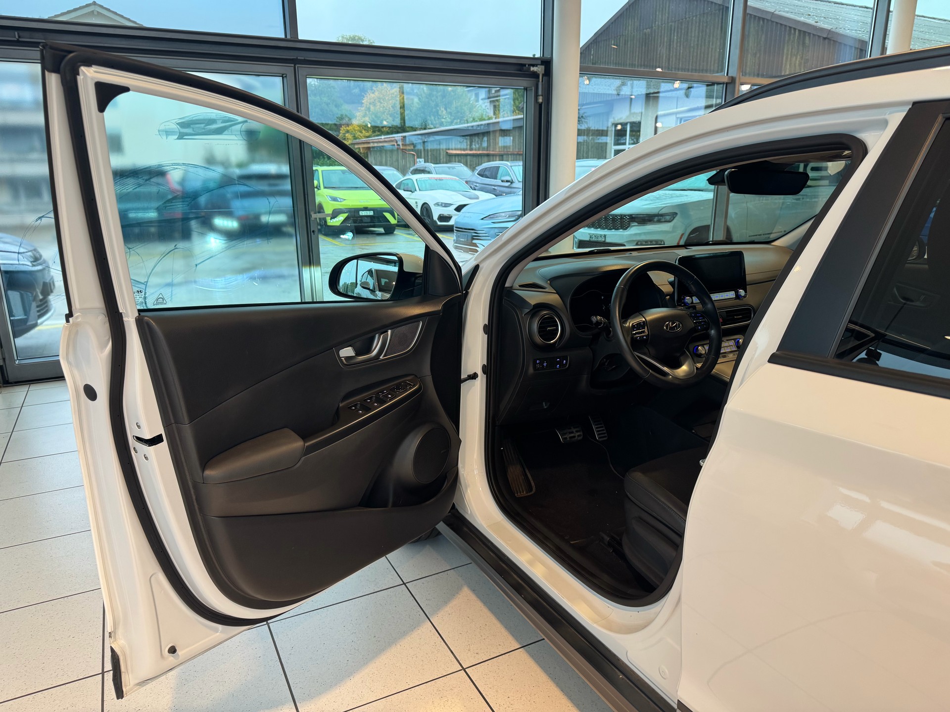 HYUNDAI Kona EV Amplia-image-11