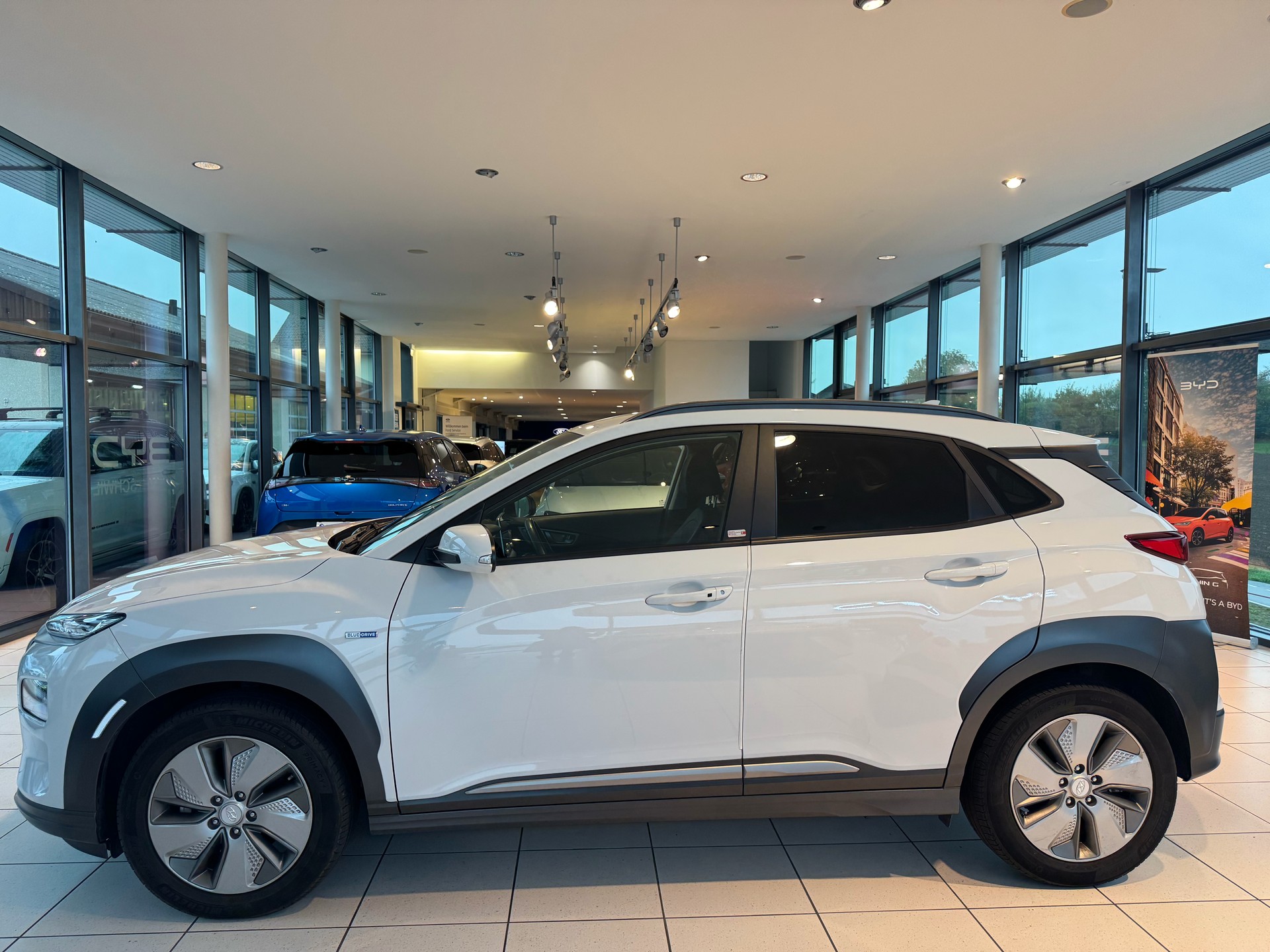 HYUNDAI Kona EV Amplia-image-10