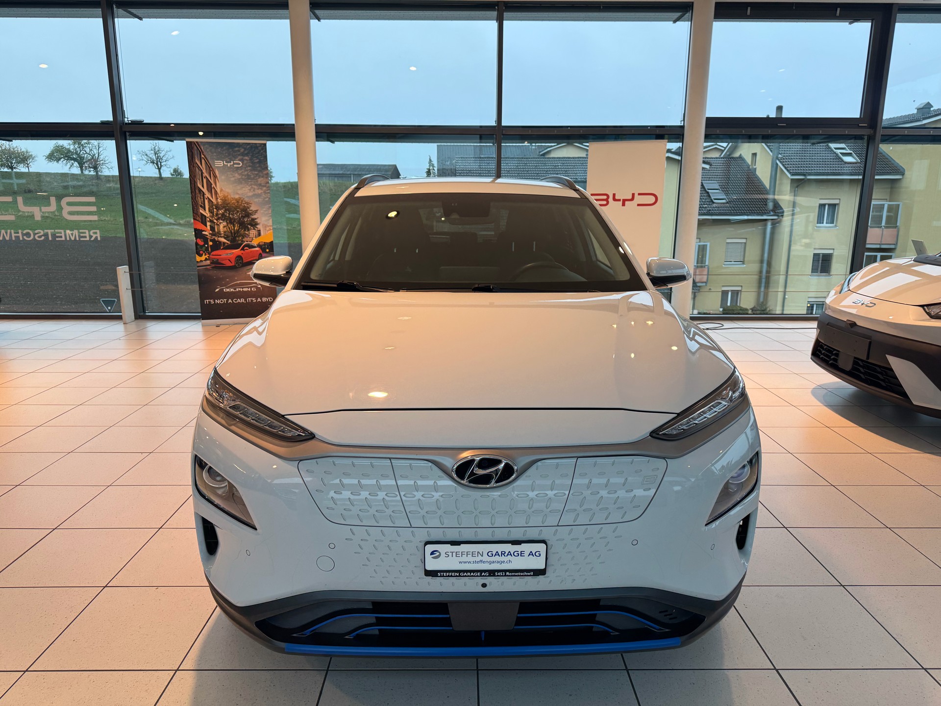HYUNDAI Kona EV Amplia-image-1