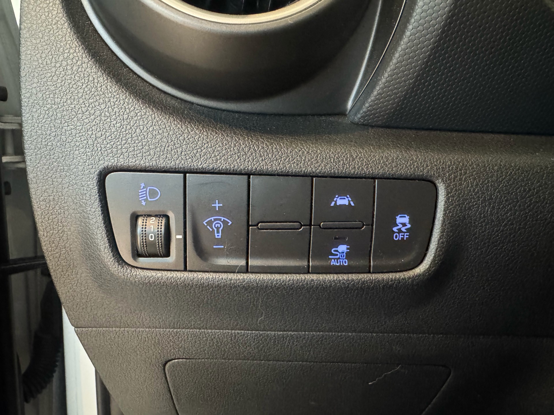 HYUNDAI Kona EV Amplia-image-19