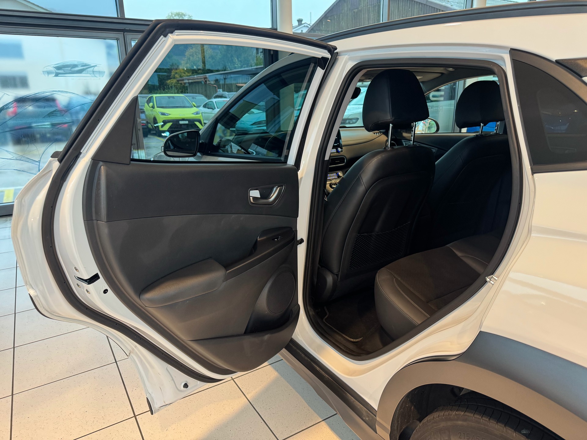 HYUNDAI Kona EV Amplia-image-27