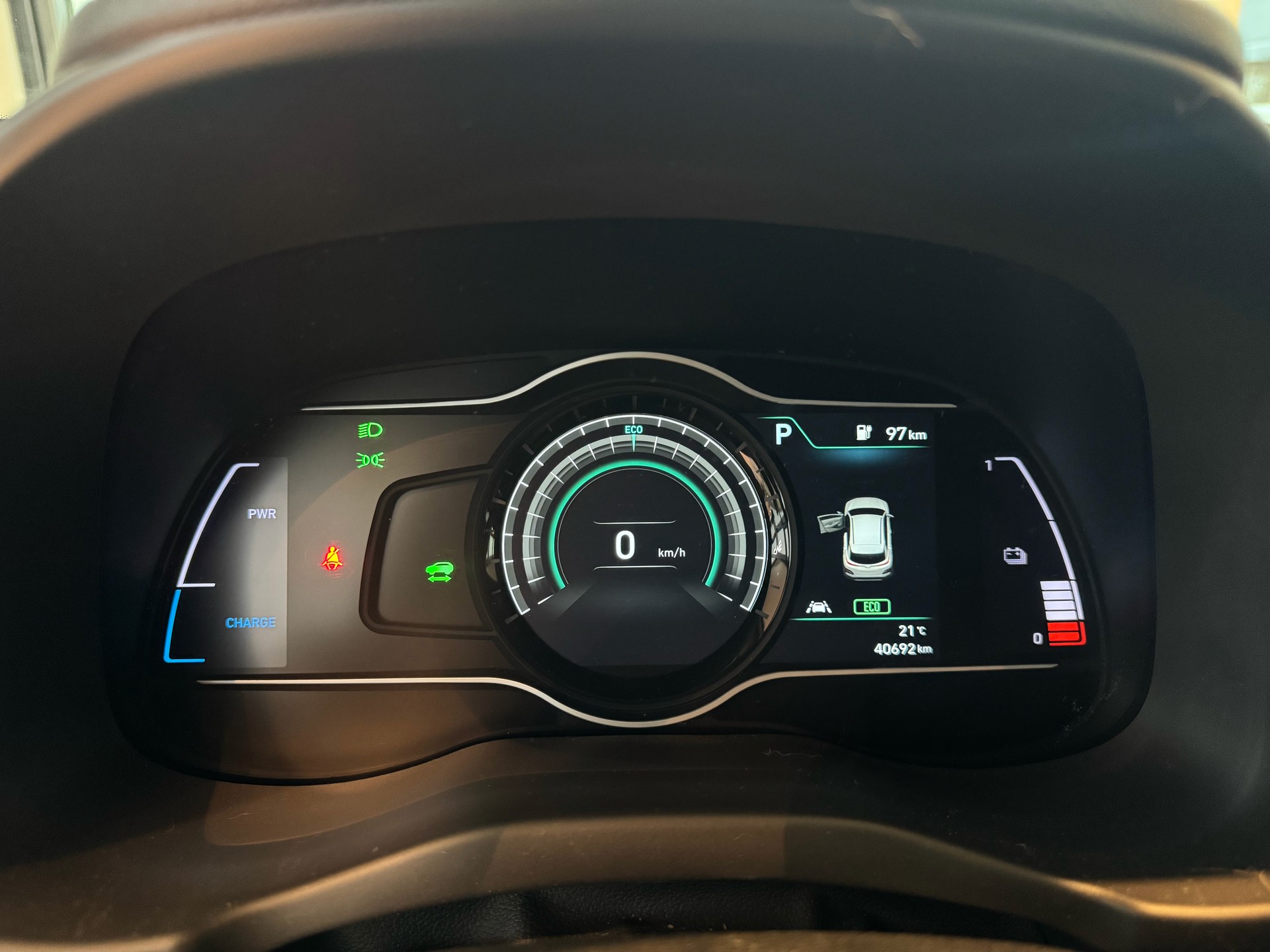 HYUNDAI Kona EV Amplia-image-18