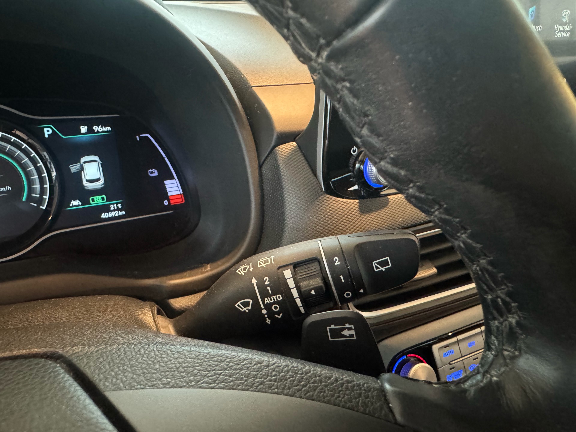HYUNDAI Kona EV Amplia-image-16